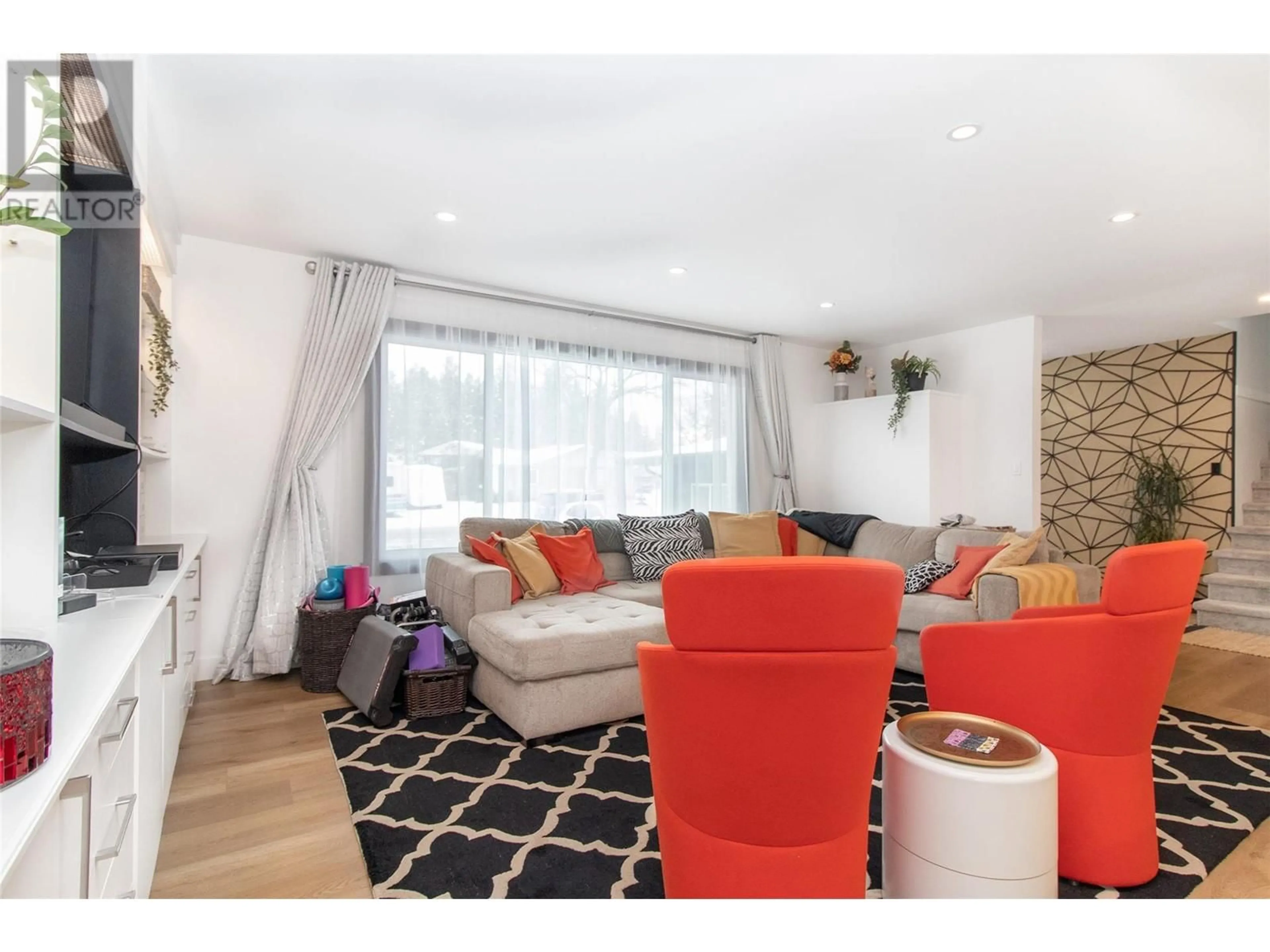 Living room with furniture, wood/laminate floor for 150 Jupiter Court, Kelowna British Columbia V1X5W5