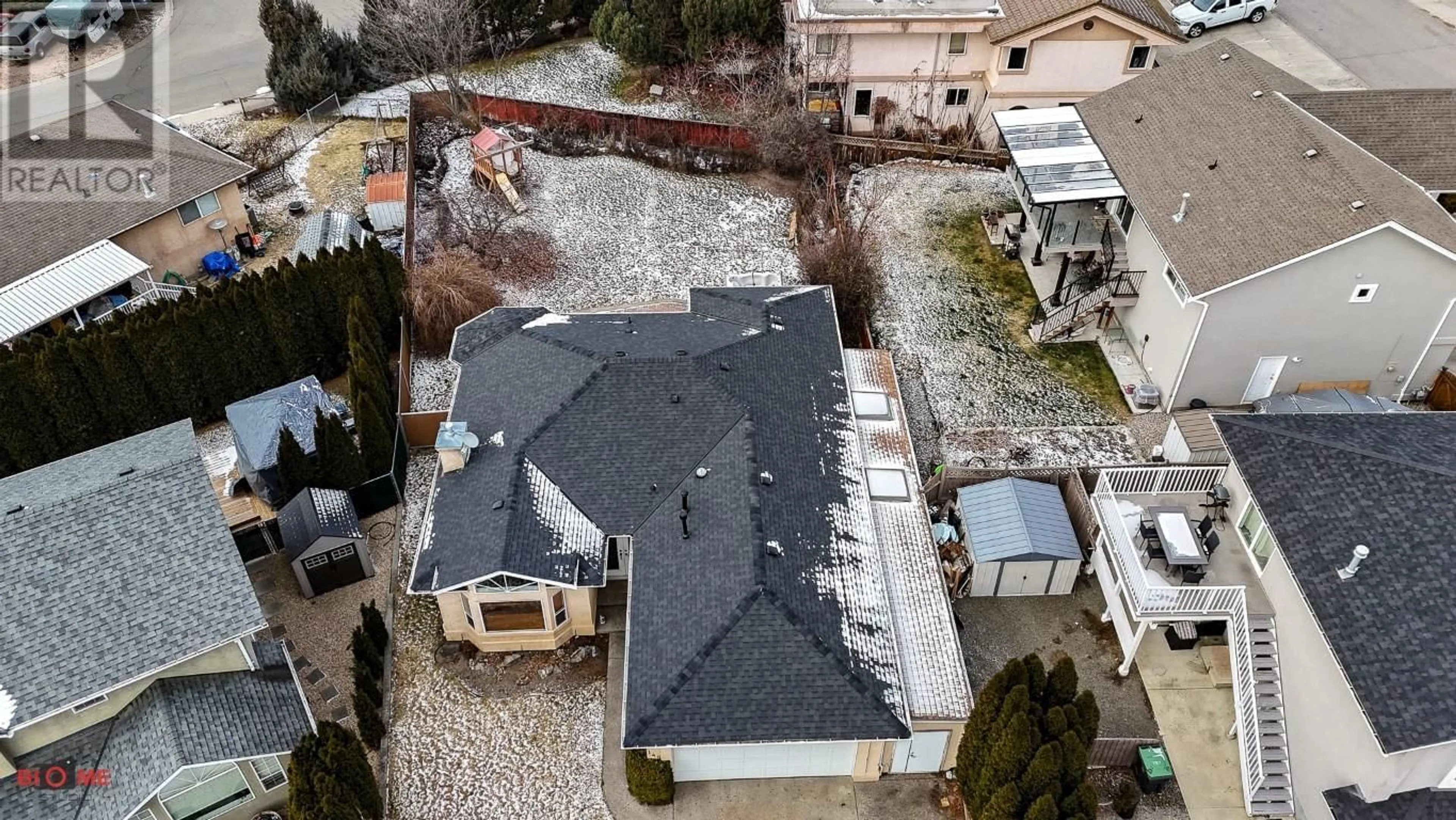 A pic from outside/outdoor area/front of a property/back of a property/a pic from drone, street for 148 SOUTHVIEW COURT, Kelowna British Columbia V1V1T6