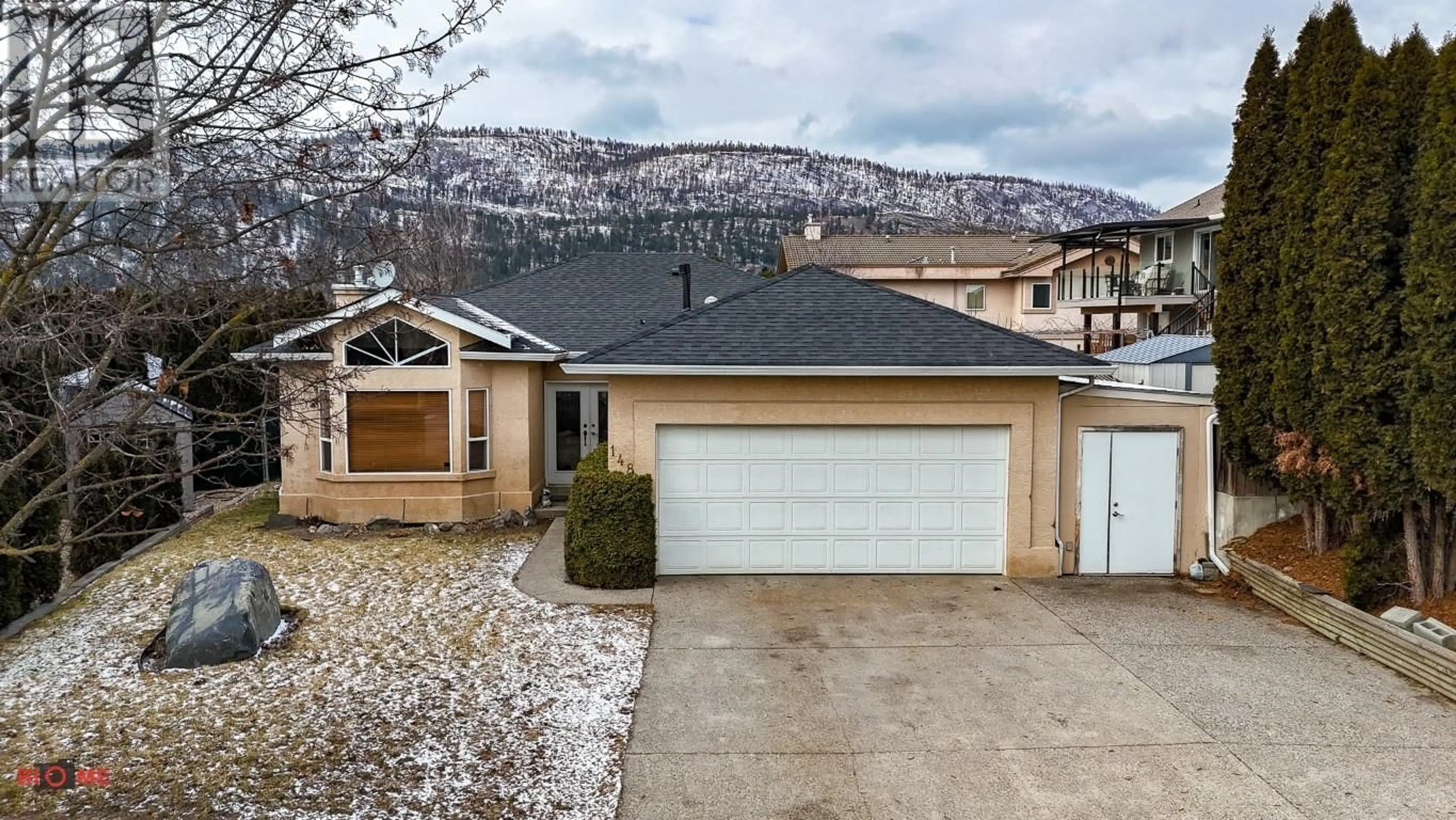 Home with vinyl exterior material, mountain view for 148 Southview Court, Kelowna British Columbia V1V1T6