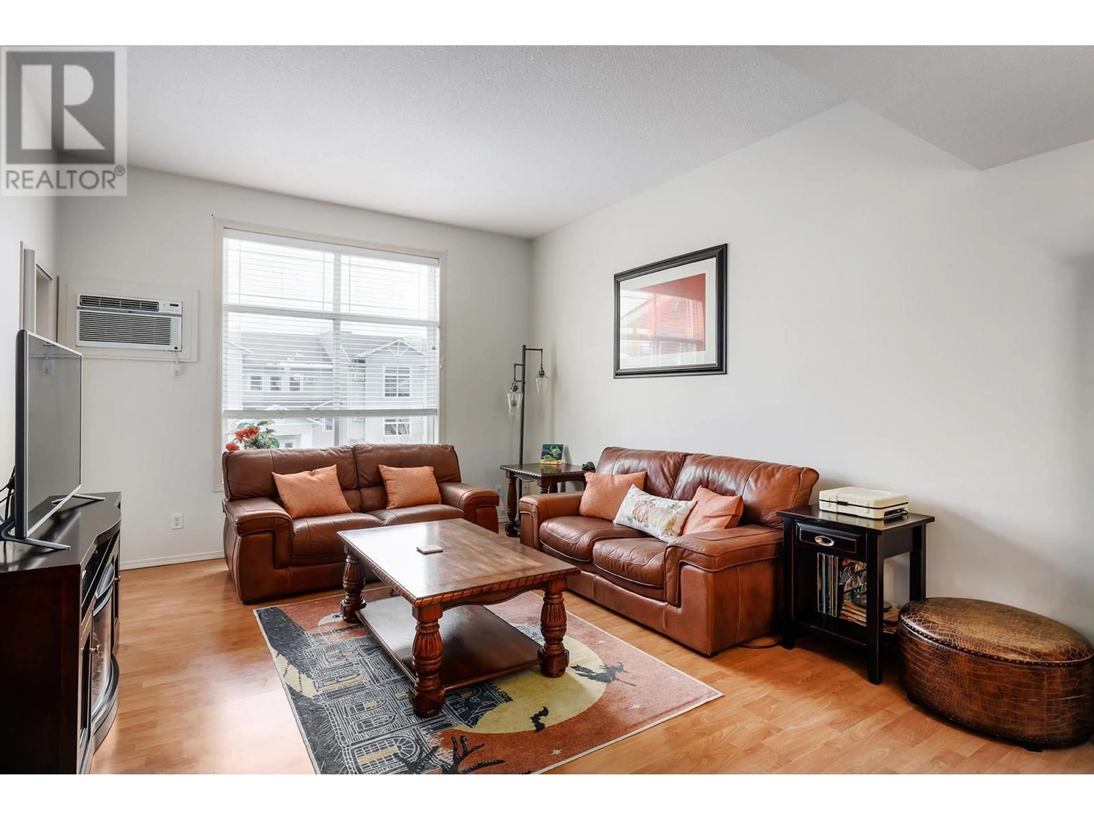 Living room with furniture, wood/laminate floor for 301 - 555 HOUGHTON ROAD, Kelowna British Columbia V1X7P9