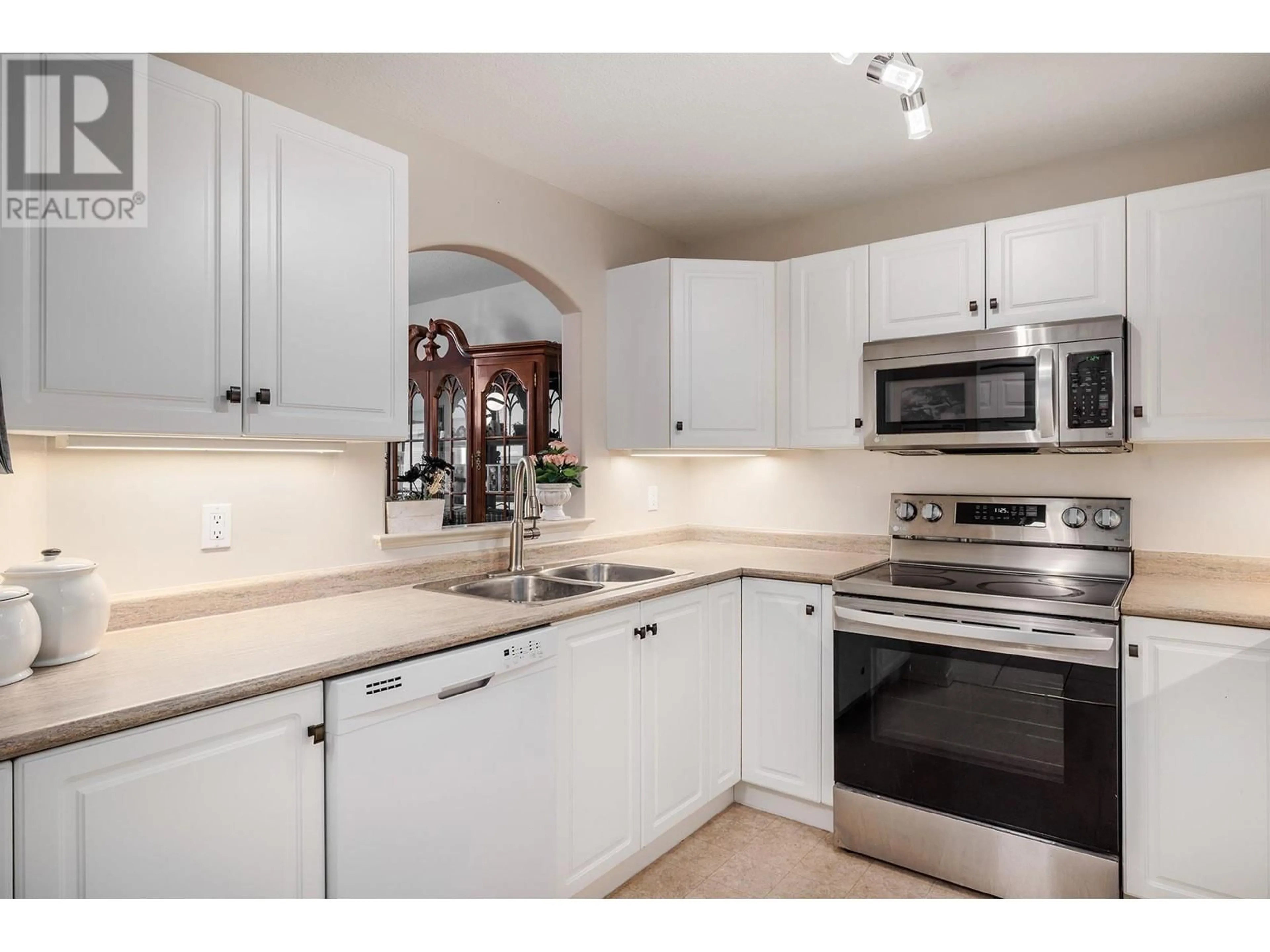 Standard kitchen, ceramic/tile floor for 301 - 555 HOUGHTON ROAD, Kelowna British Columbia V1X7P9