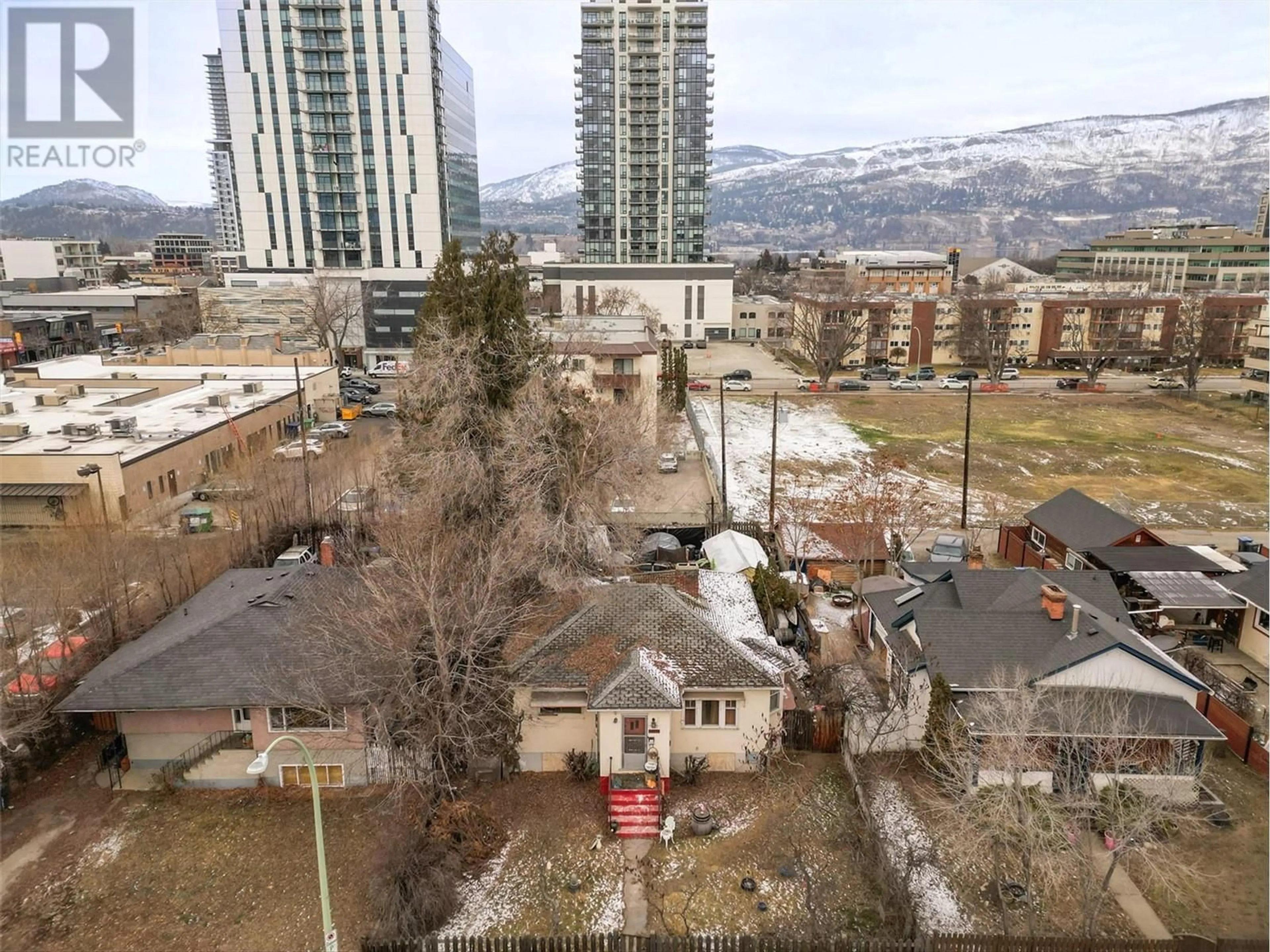 A pic from outside/outdoor area/front of a property/back of a property/a pic from drone, city buildings view from balcony for 1470 RICHTER STREET, Kelowna British Columbia V1Y2L8