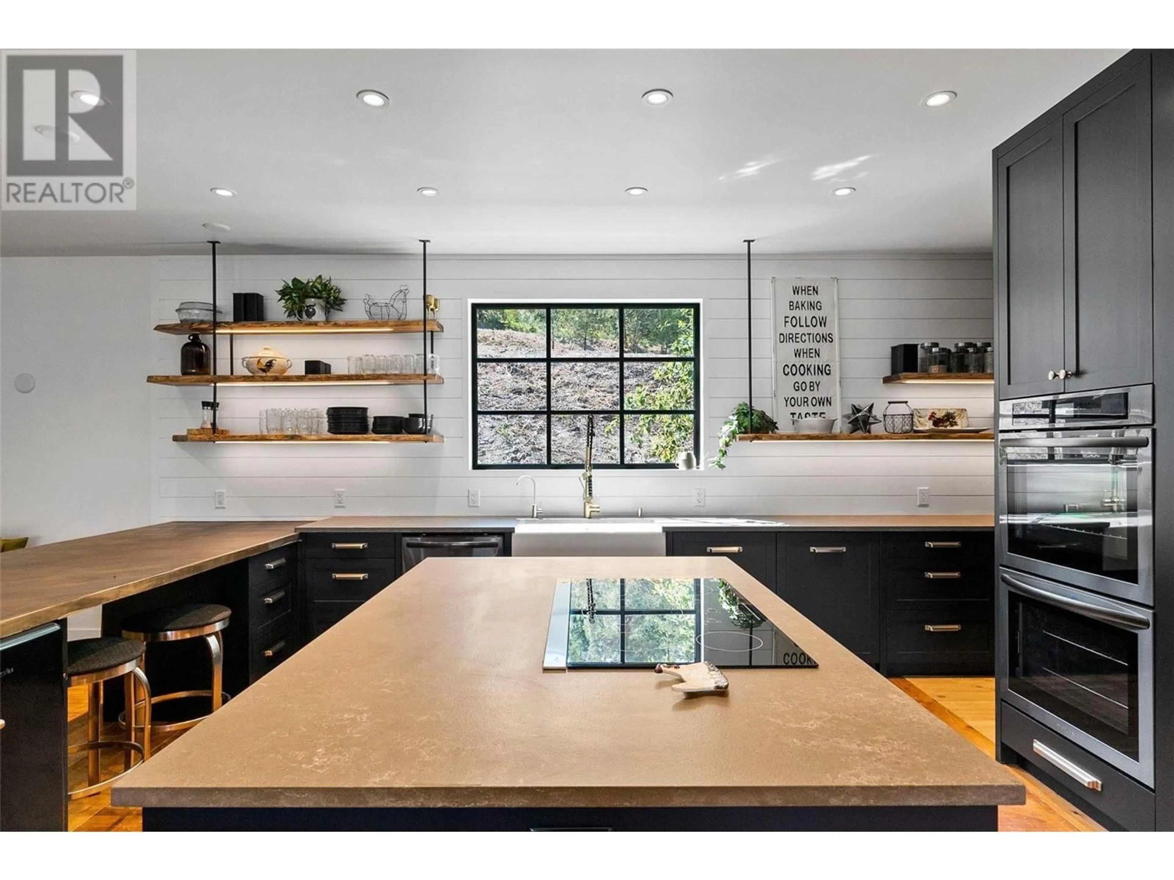 Contemporary kitchen, unknown for 7810 Highway 97 N, Kelowna British Columbia V4V1T3