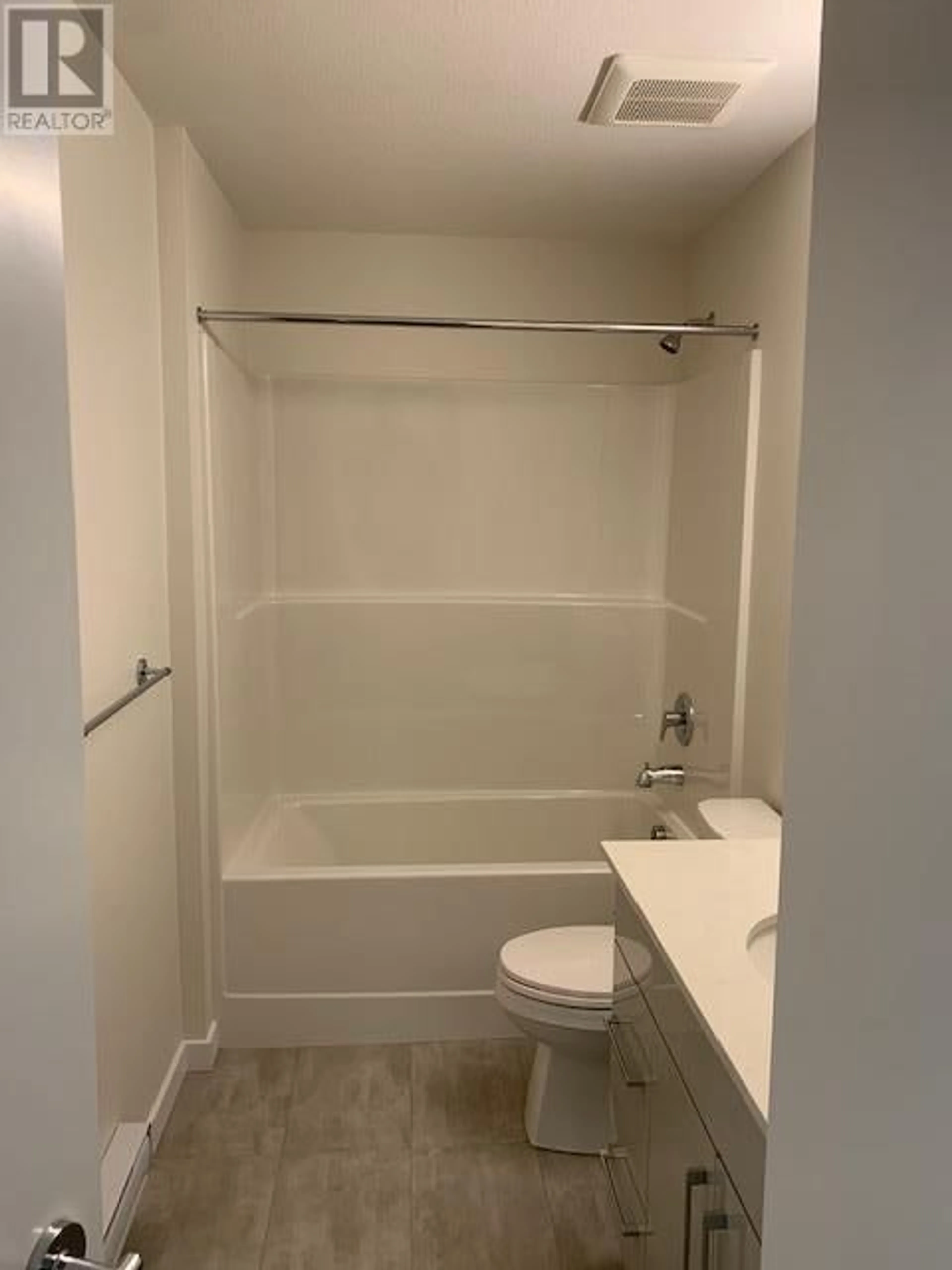 Standard bathroom, unknown for 1880 HUGH ALLAN Drive Unit# 107, Kamloops British Columbia V1S0E8