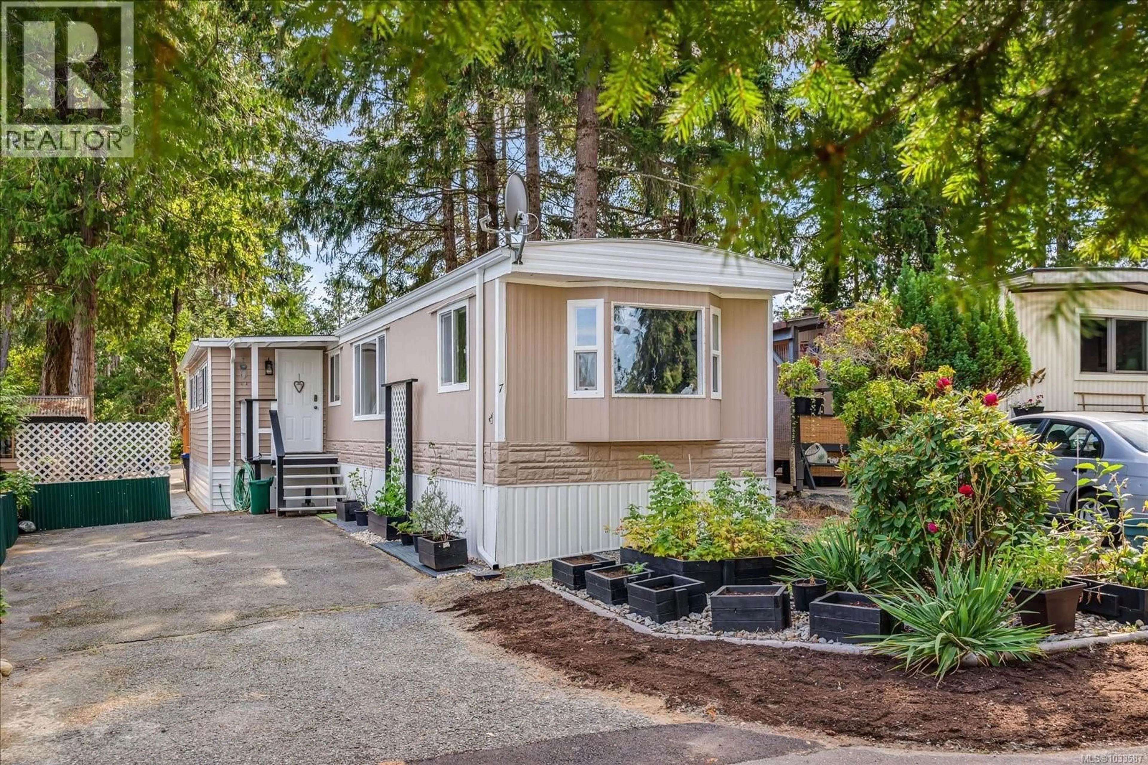 Home with vinyl exterior material, street for 7 - 1247 ARBUTUS ROAD, Parksville British Columbia V9P1R4