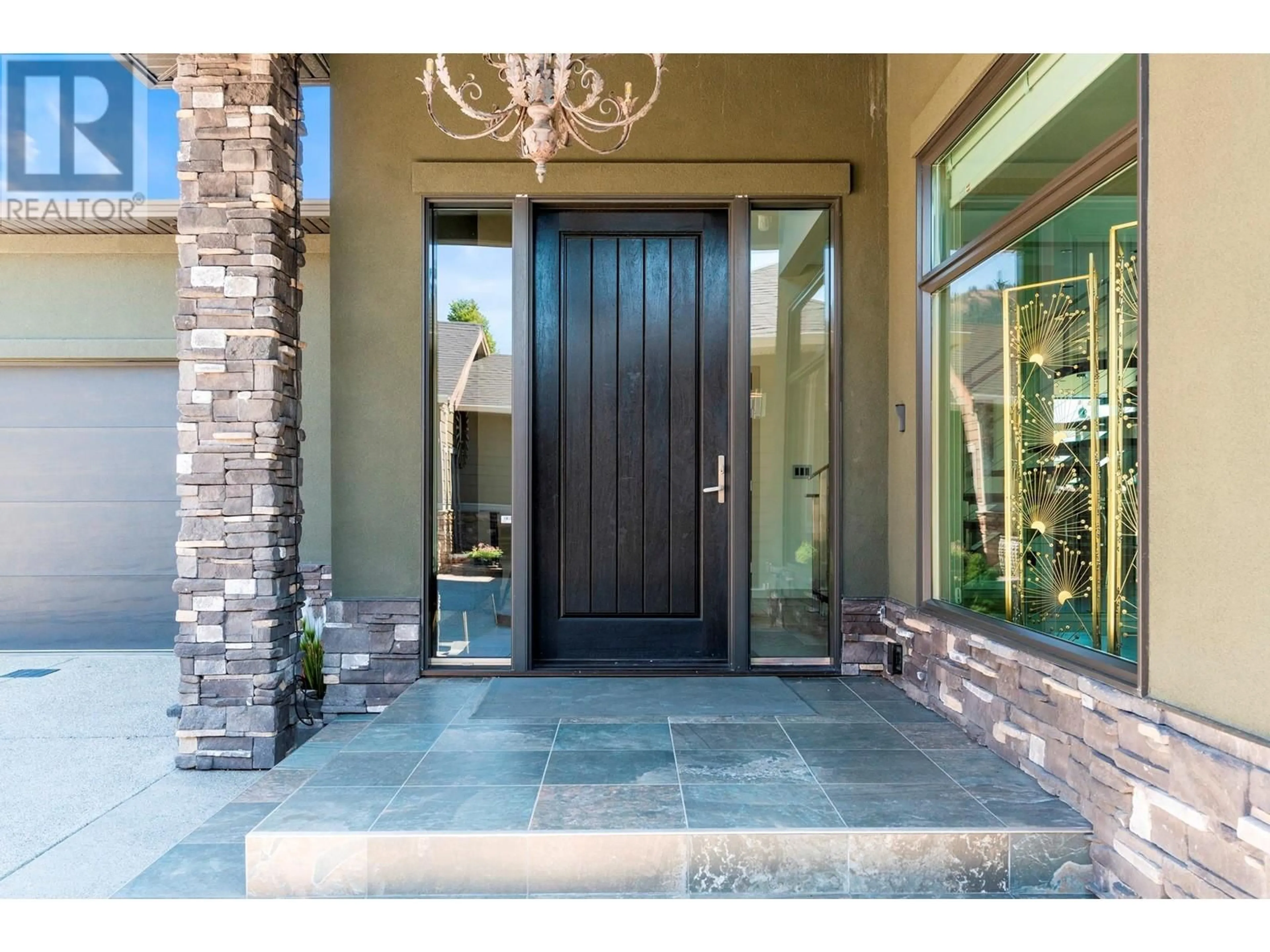 Indoor entryway for 7486 Tronson Road, Vernon British Columbia V1H1C3