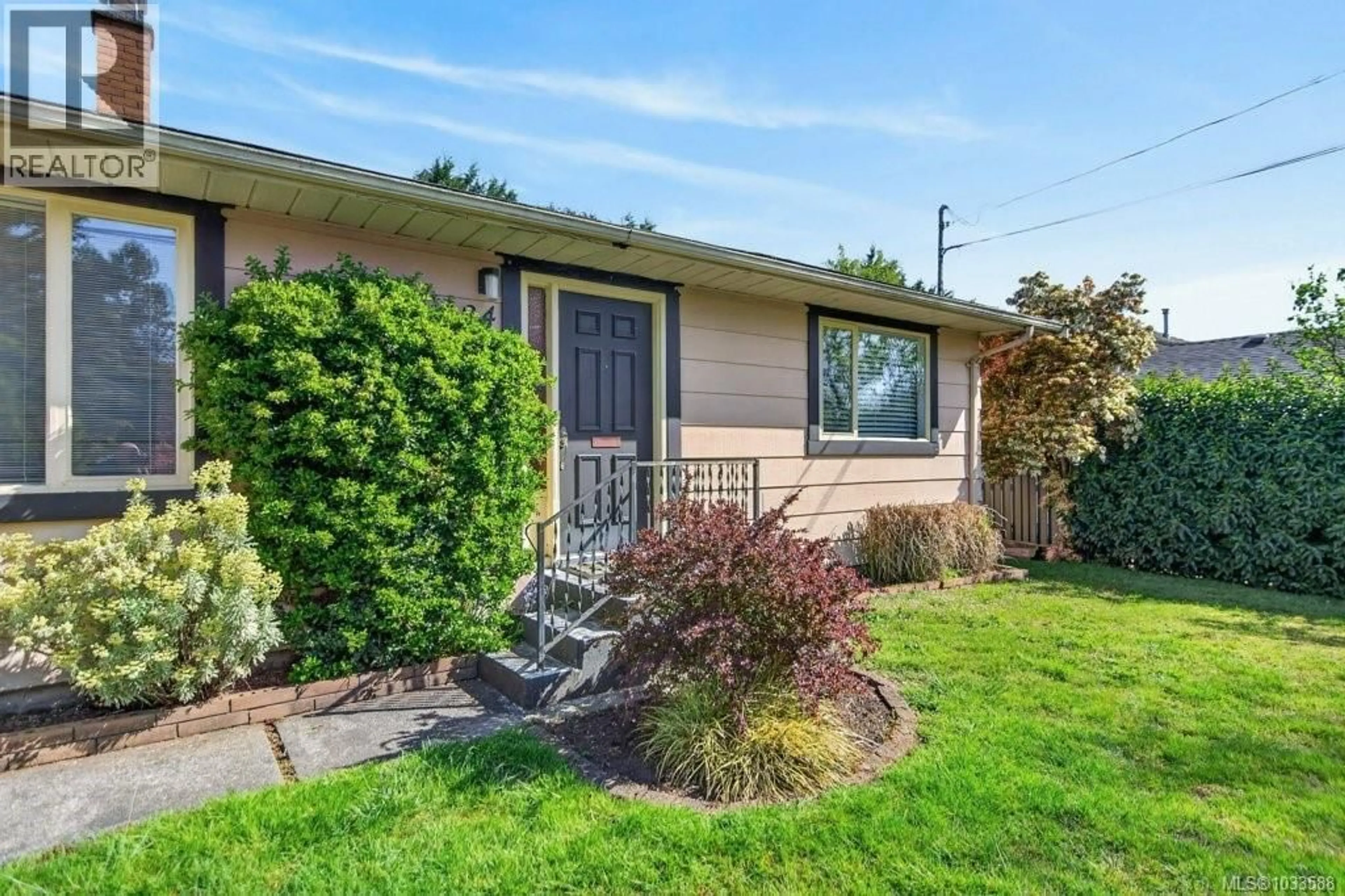 Home with vinyl exterior material, street for 1984 NOEL AVENUE, Comox British Columbia V9M2J7