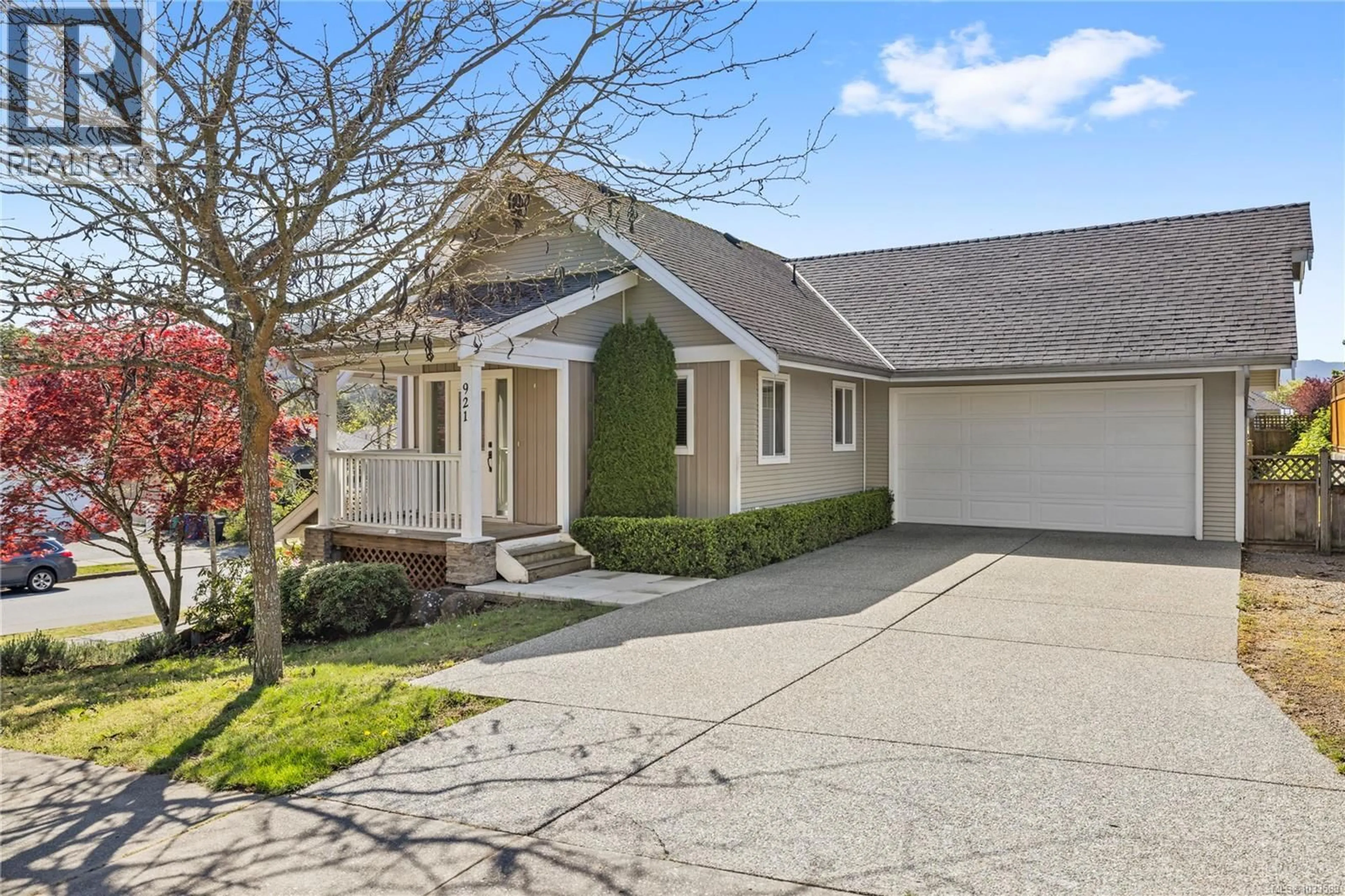 Home with vinyl exterior material, street for 921 SARUM RISE WAY, Nanaimo British Columbia V9R7C4