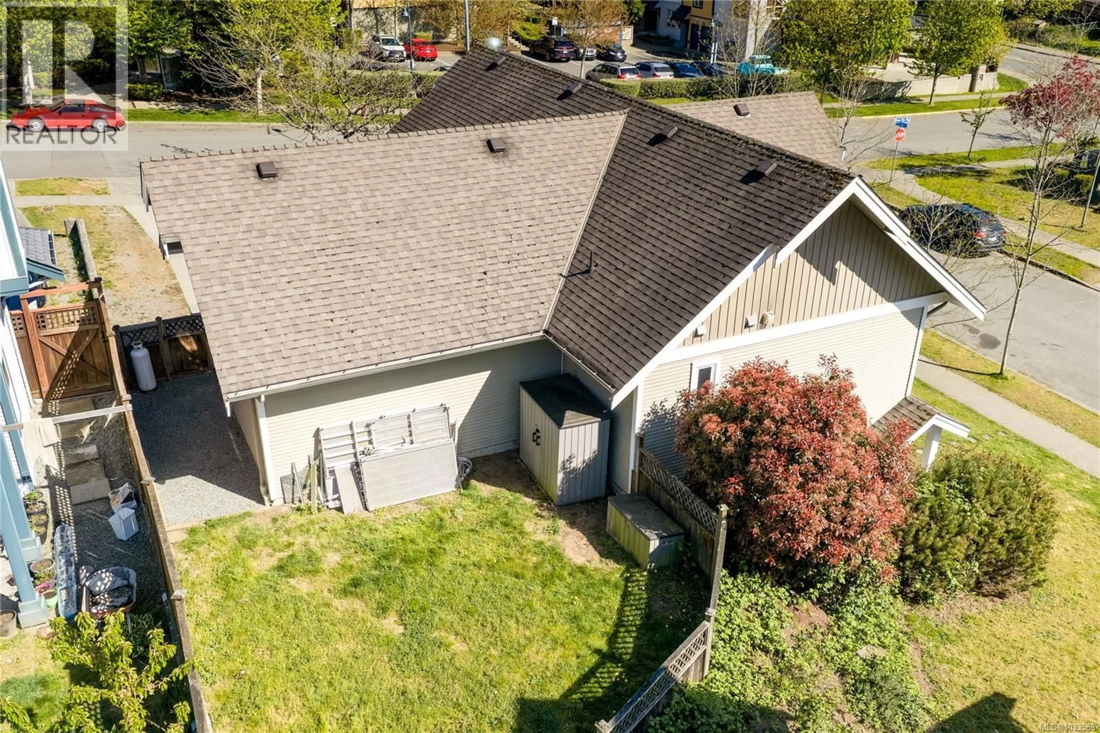 A pic from outside/outdoor area/front of a property/back of a property/a pic from drone, street for 921 SARUM RISE WAY, Nanaimo British Columbia V9R7C4