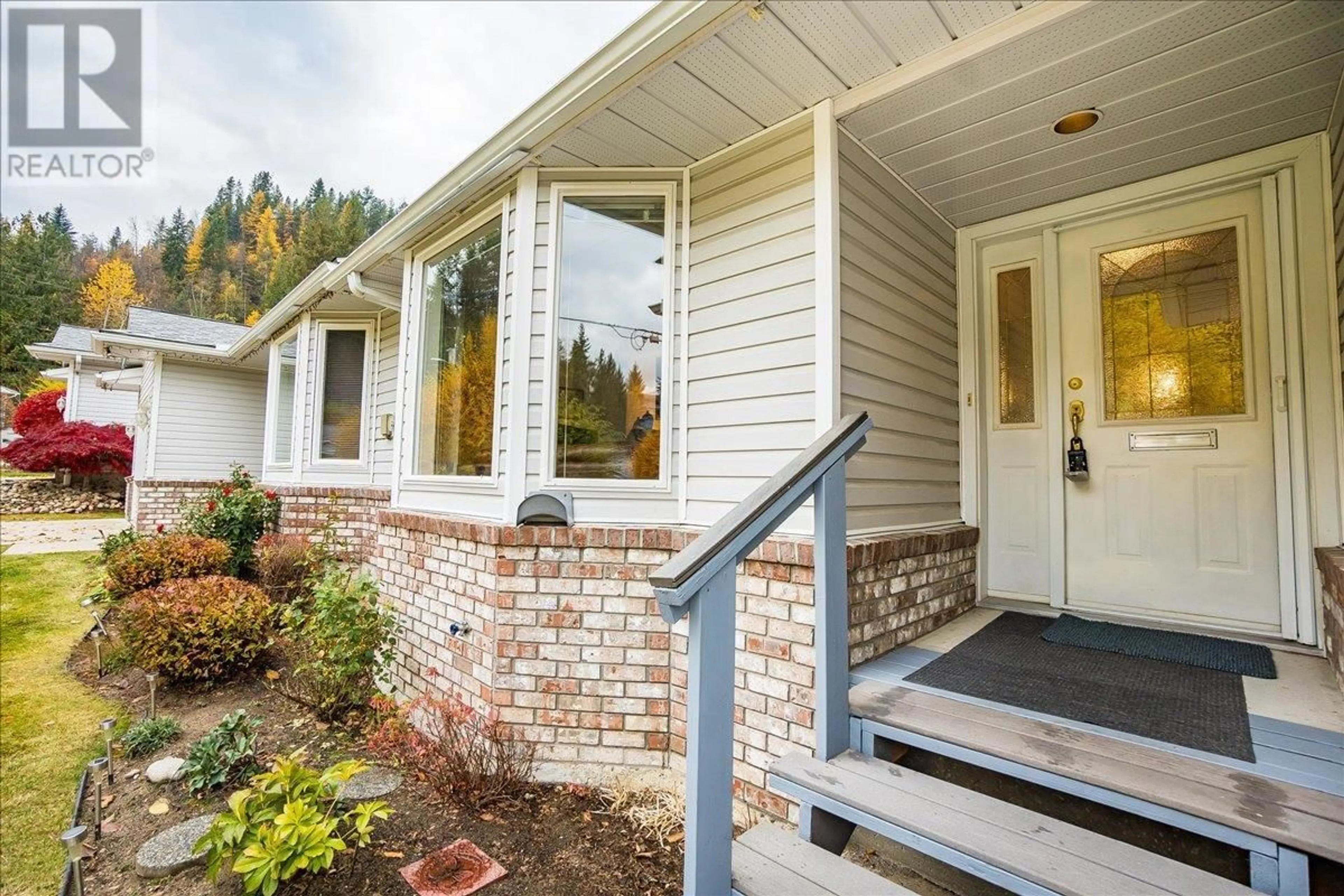 Home with vinyl exterior material, unknown for 111 - 825 MERRYCREEK ROAD, Castlegar British Columbia V1N2P1