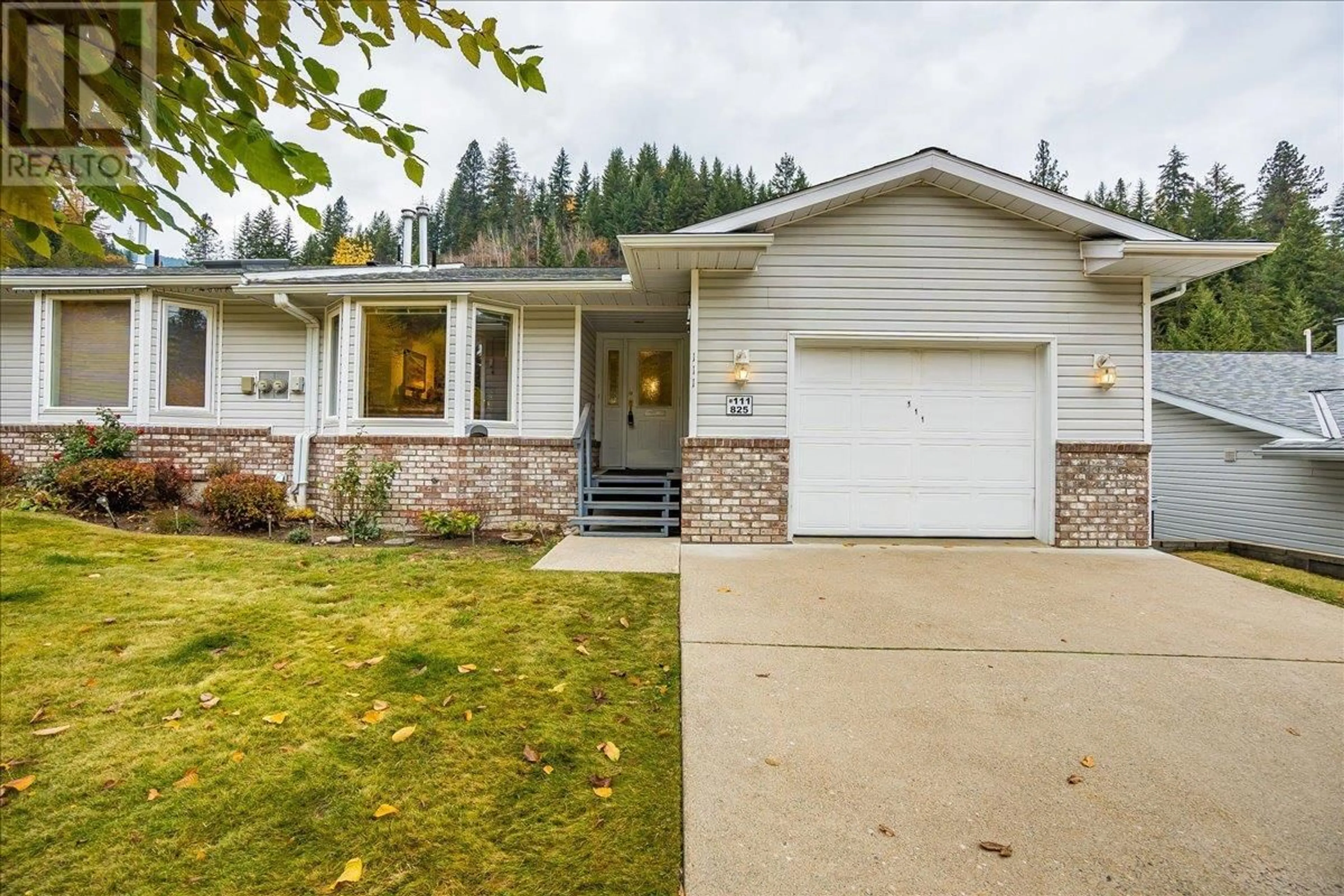 Home with vinyl exterior material, street for 825 Merrycreek Road Unit# 111, Castlegar British Columbia V1N2P1