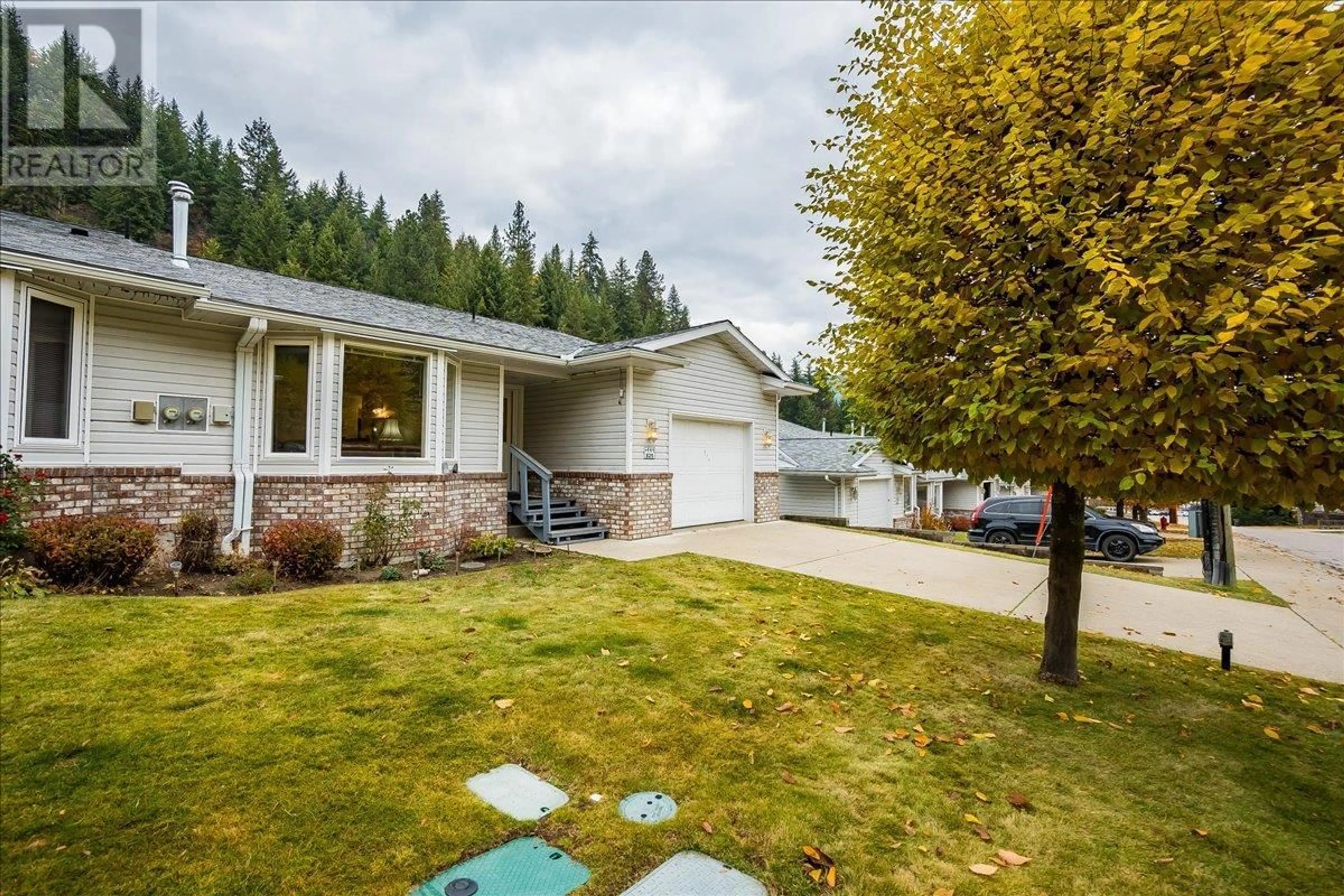 A pic from outside/outdoor area/front of a property/back of a property/a pic from drone, mountain view for 825 Merrycreek Road Unit# 111, Castlegar British Columbia V1N2P1