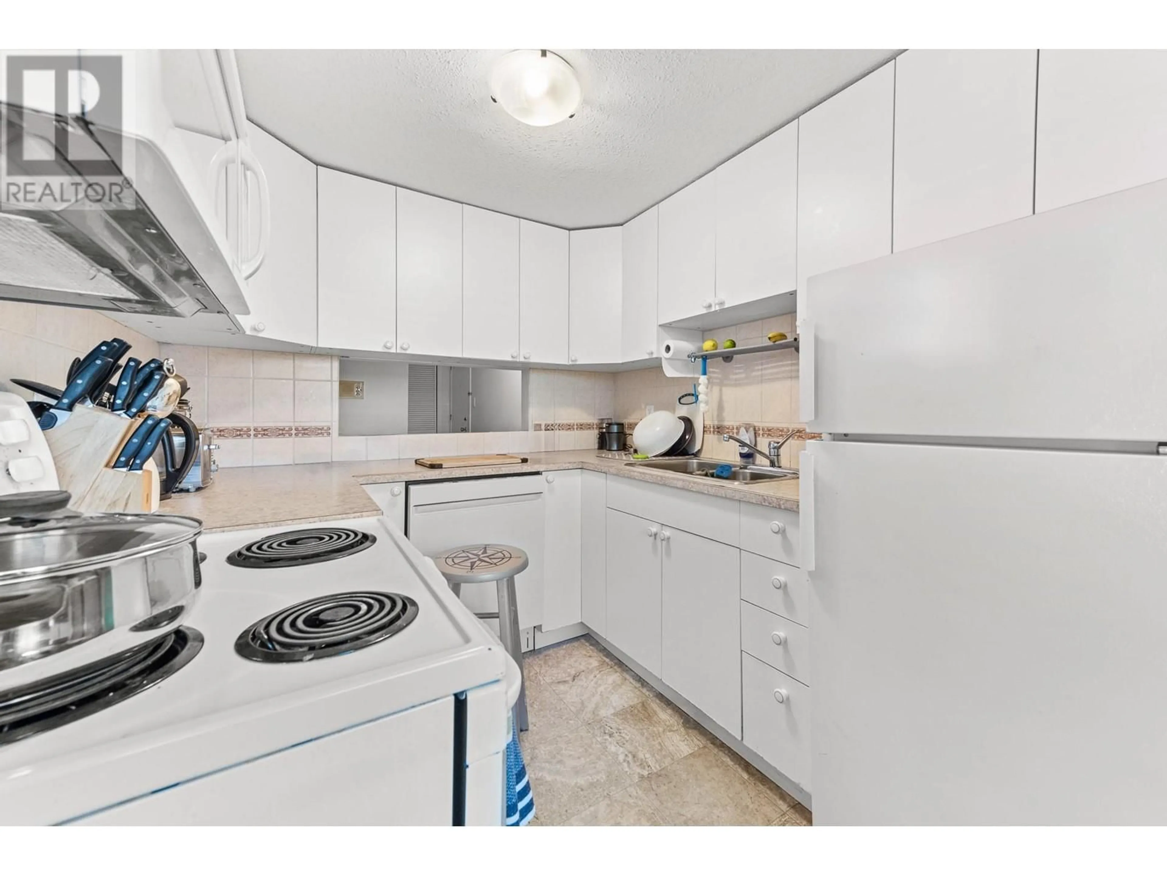 Standard kitchen, unknown for 102 - 803 FAIRVIEW ROAD, Penticton British Columbia V2A5Y7