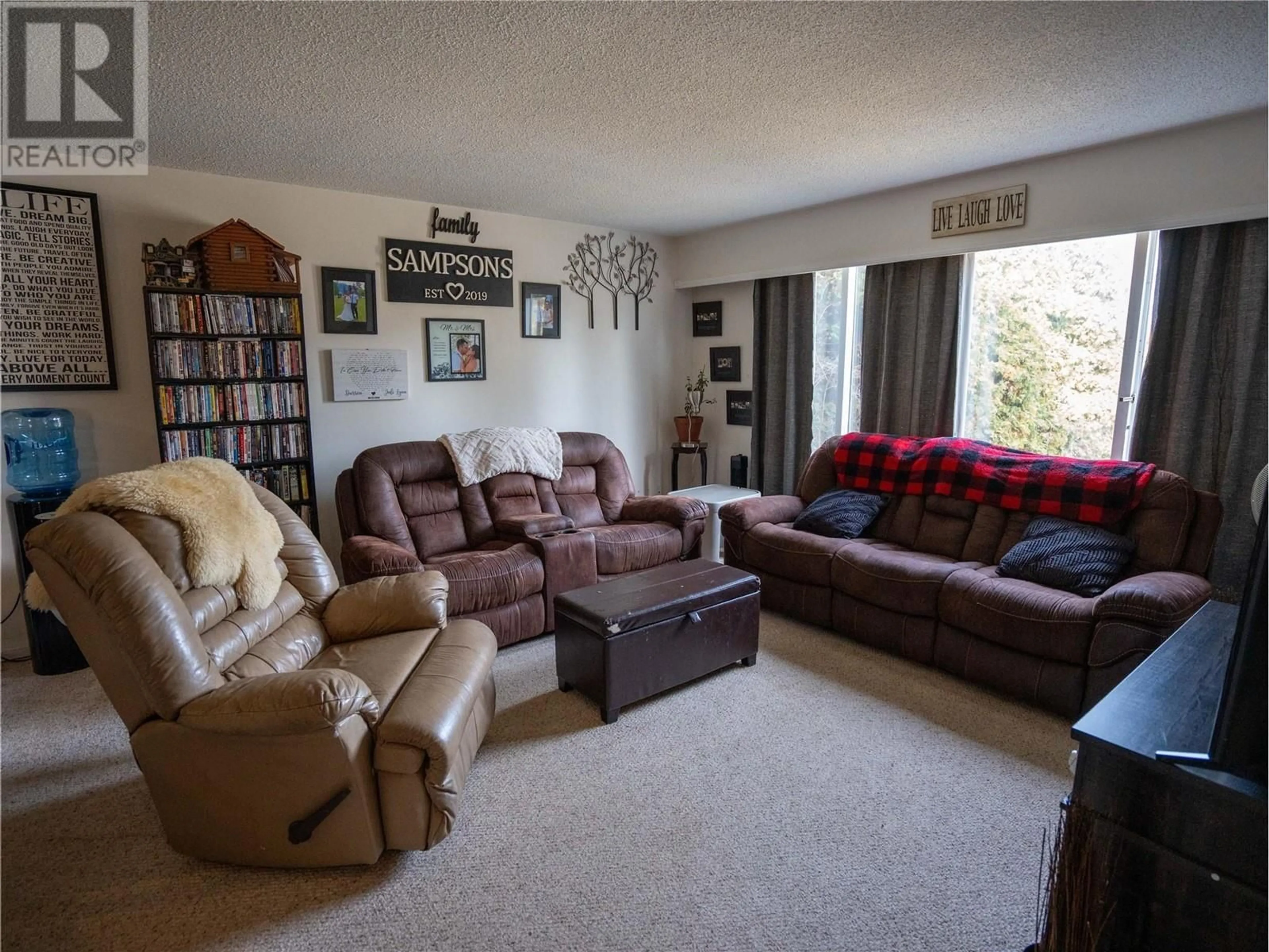 Living room with furniture, unknown for 186 Waterford Avenue, Penticton British Columbia V2A3T7