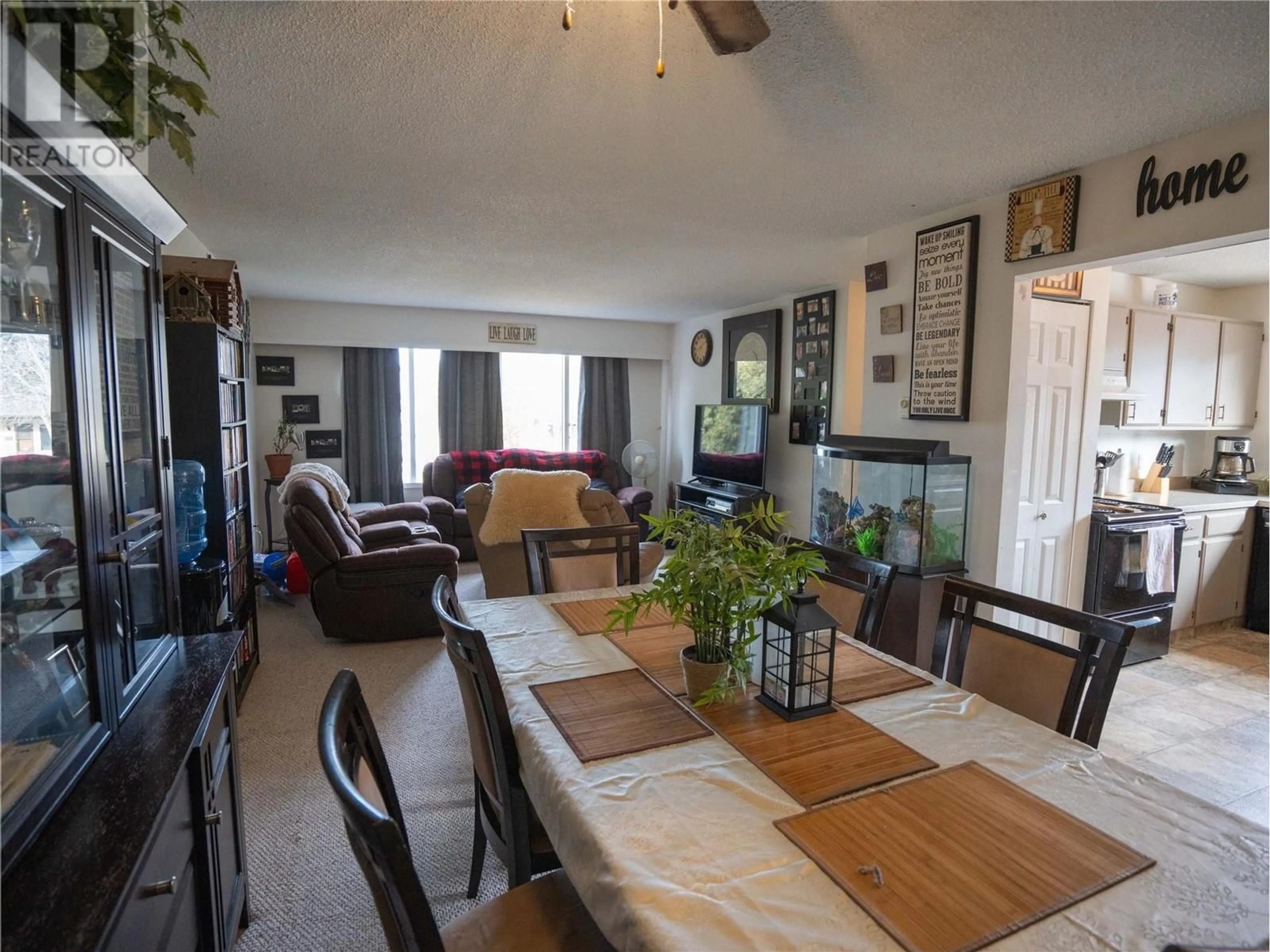 Dining room, wood/laminate floor for 186 Waterford Avenue, Penticton British Columbia V2A3T7