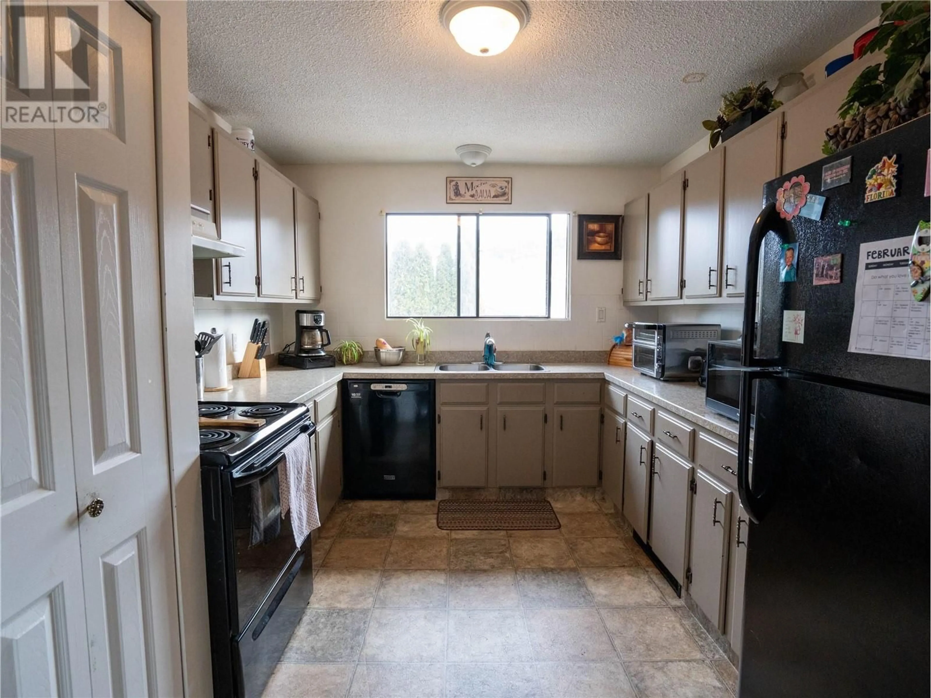 Standard kitchen, ceramic/tile floor for 186 Waterford Avenue, Penticton British Columbia V2A3T7