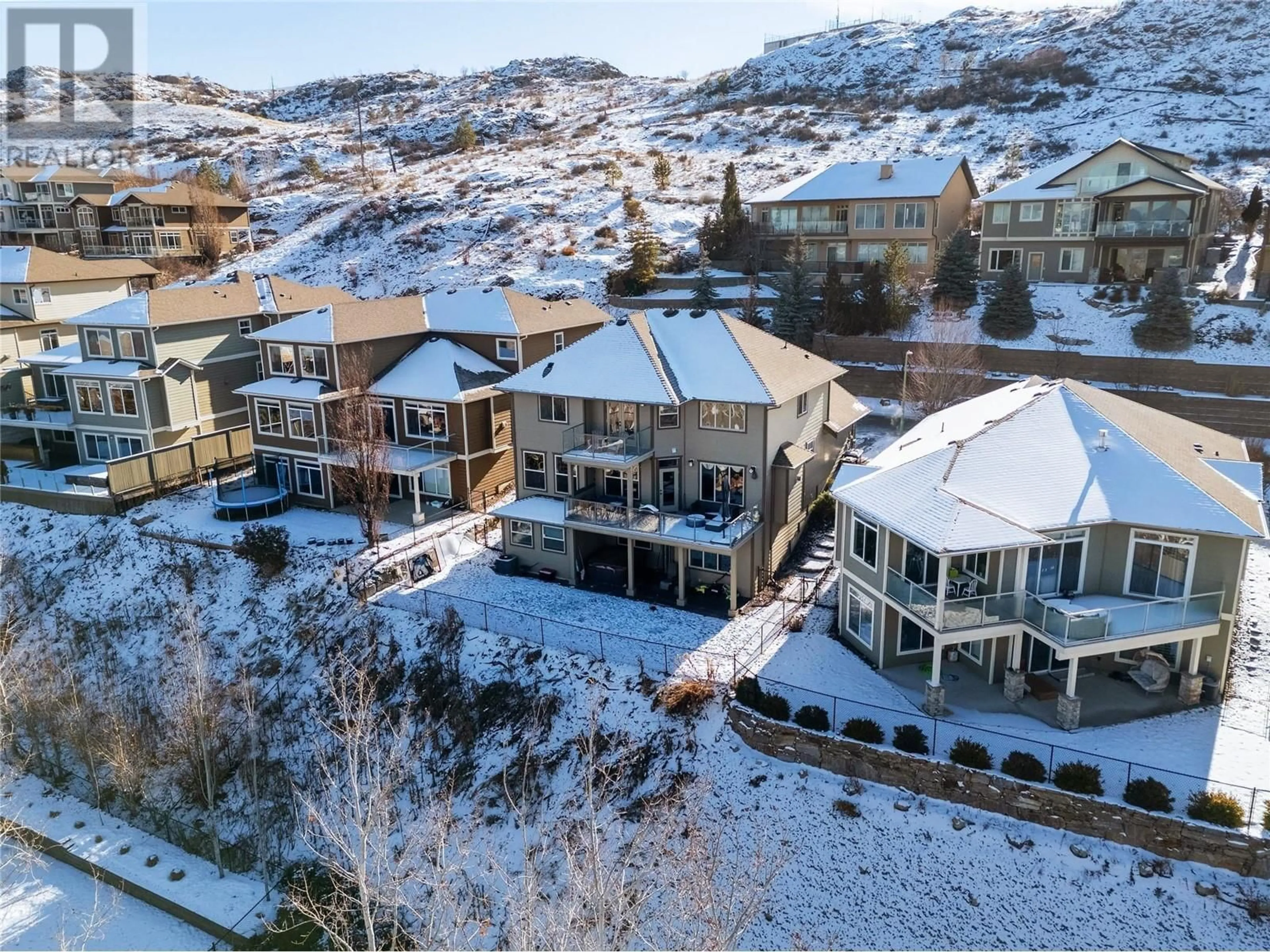 A pic from outside/outdoor area/front of a property/back of a property/a pic from drone, mountain view for 840 Hewetson Avenue, Kelowna British Columbia V1W5C9