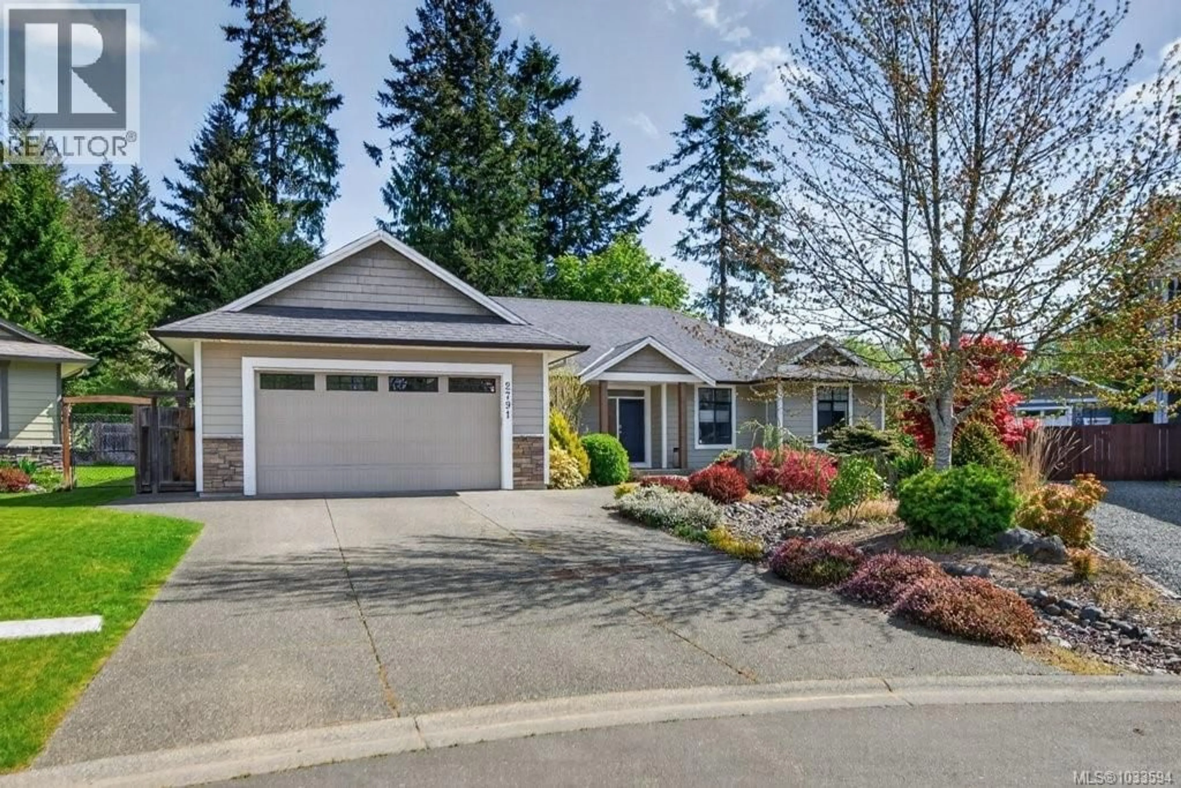 Home with vinyl exterior material, street for 2791 FIFE PLACE, Courtenay British Columbia V9N4A6