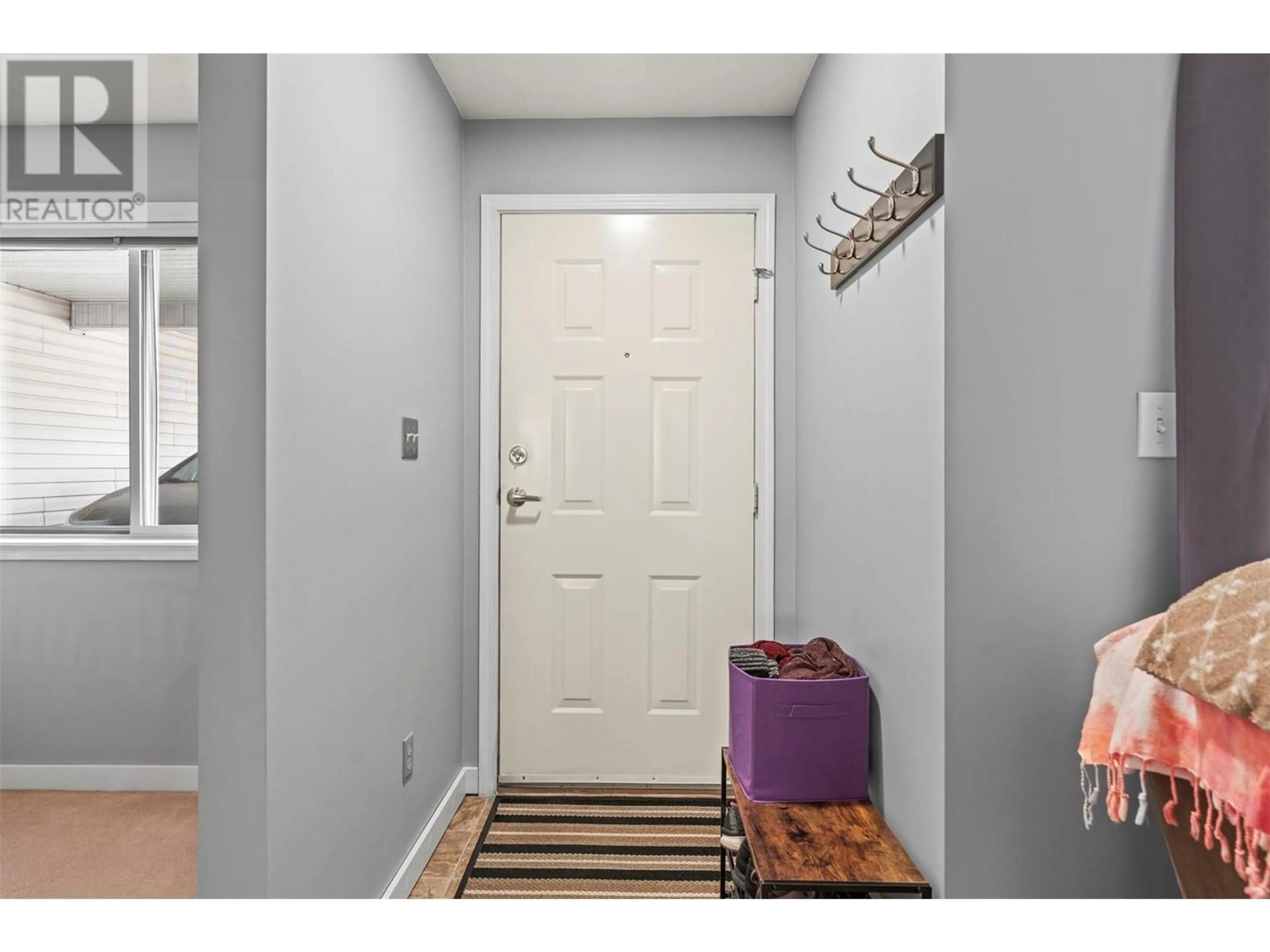 Indoor entryway for 1 - 4404 PLEASANT VALLEY ROAD, Vernon British Columbia V1T4M3