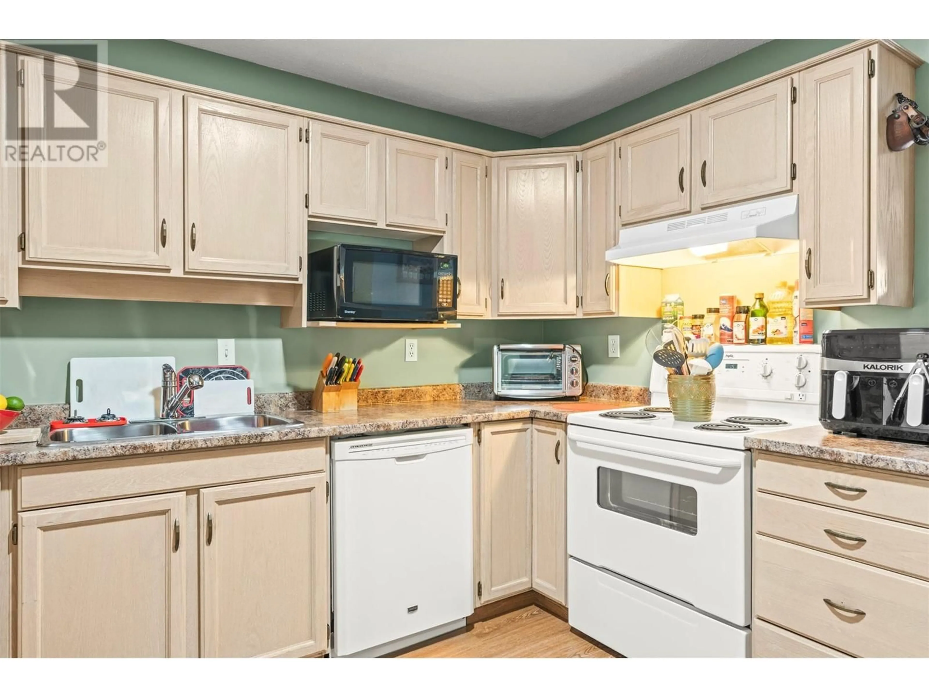 Standard kitchen, unknown for 1 - 4404 PLEASANT VALLEY ROAD, Vernon British Columbia V1T4M3