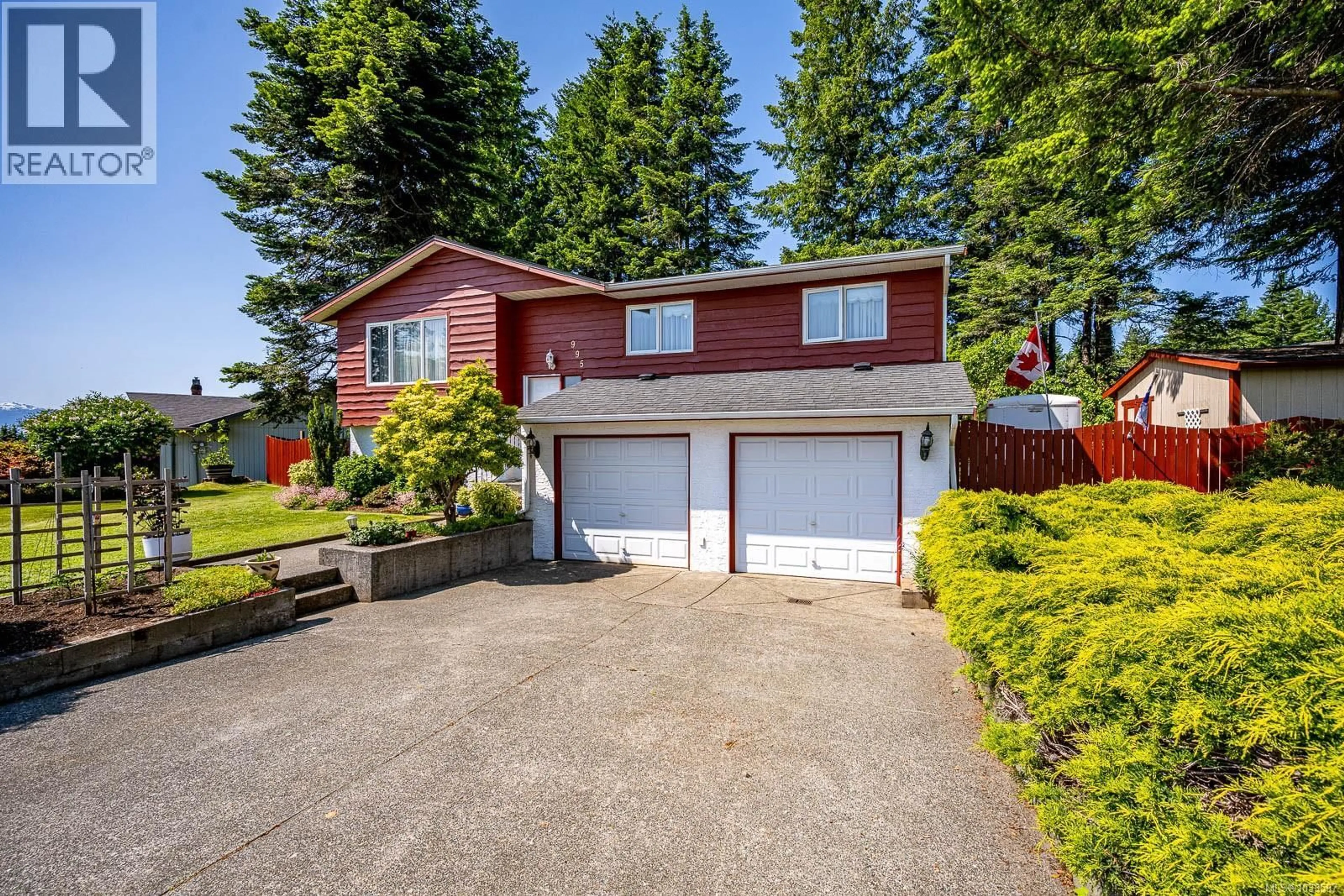 Home with vinyl exterior material, street for 995 MANTLE DRIVE, Courtenay British Columbia V9N7H3