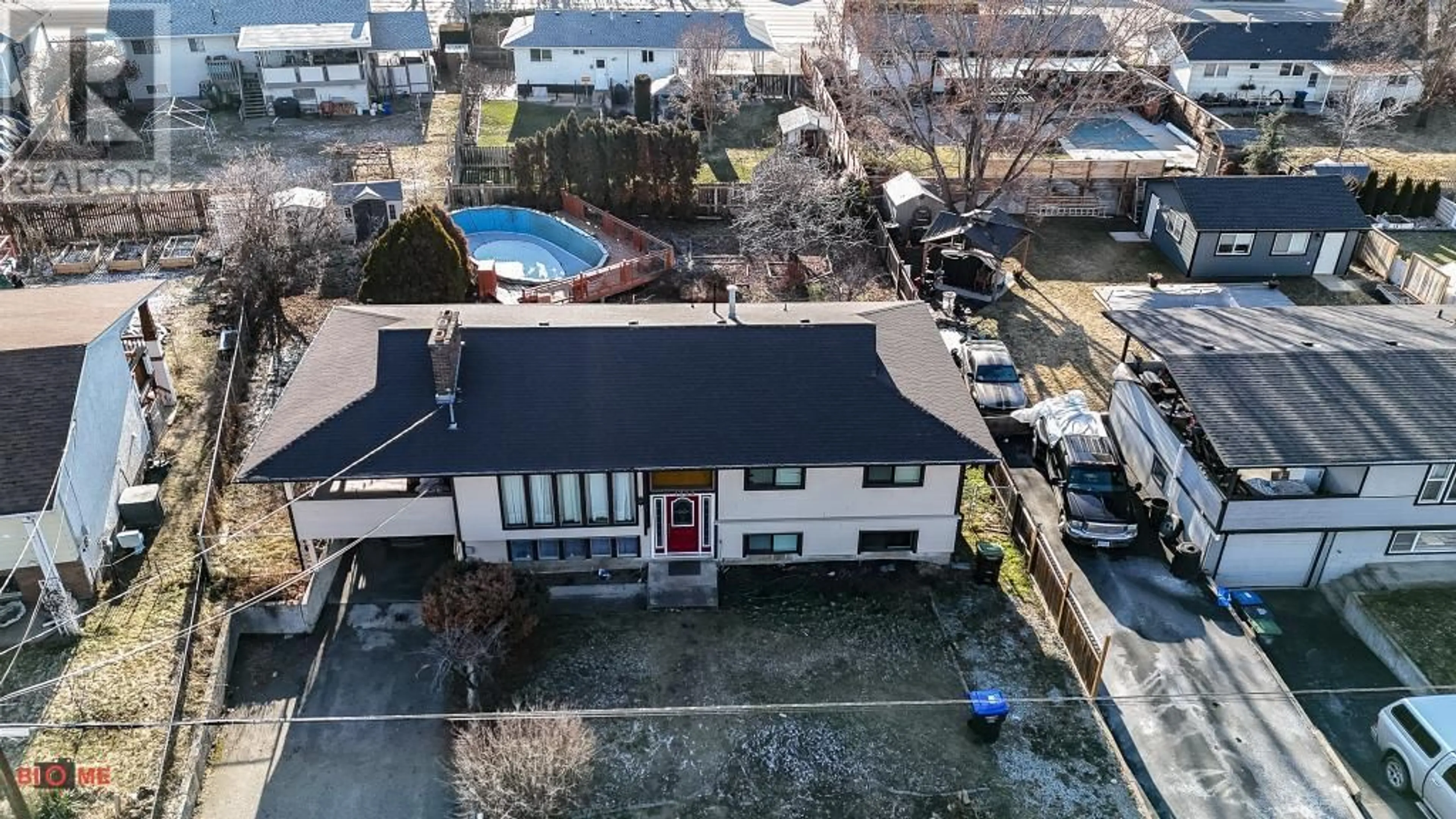 A pic from outside/outdoor area/front of a property/back of a property/a pic from drone, unknown for 1255 Thompson Road, Kelowna British Columbia V1X1C8