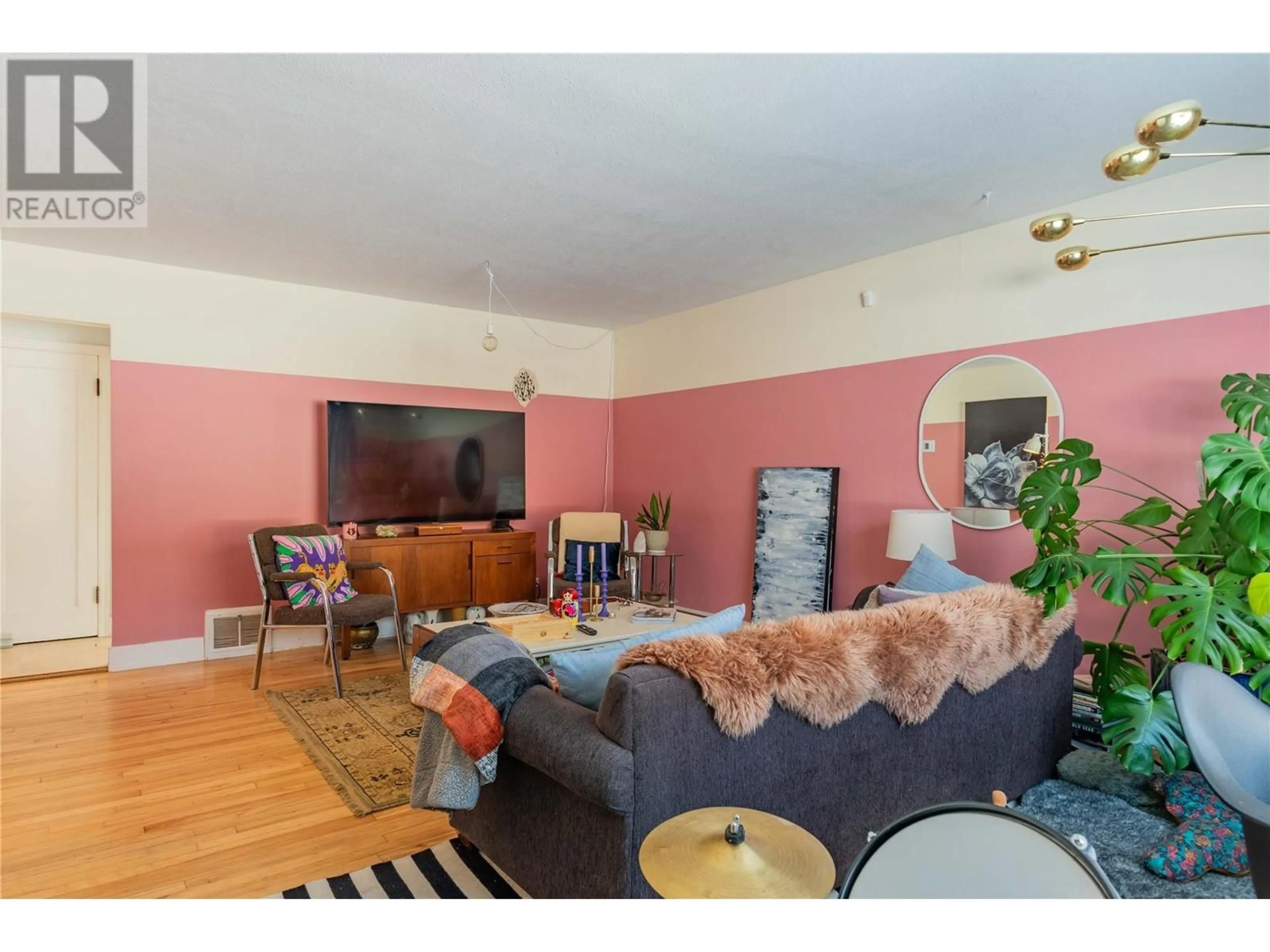 Living room with furniture, unknown for 904 THACKERAY STREET, Warfield British Columbia V1R2C2