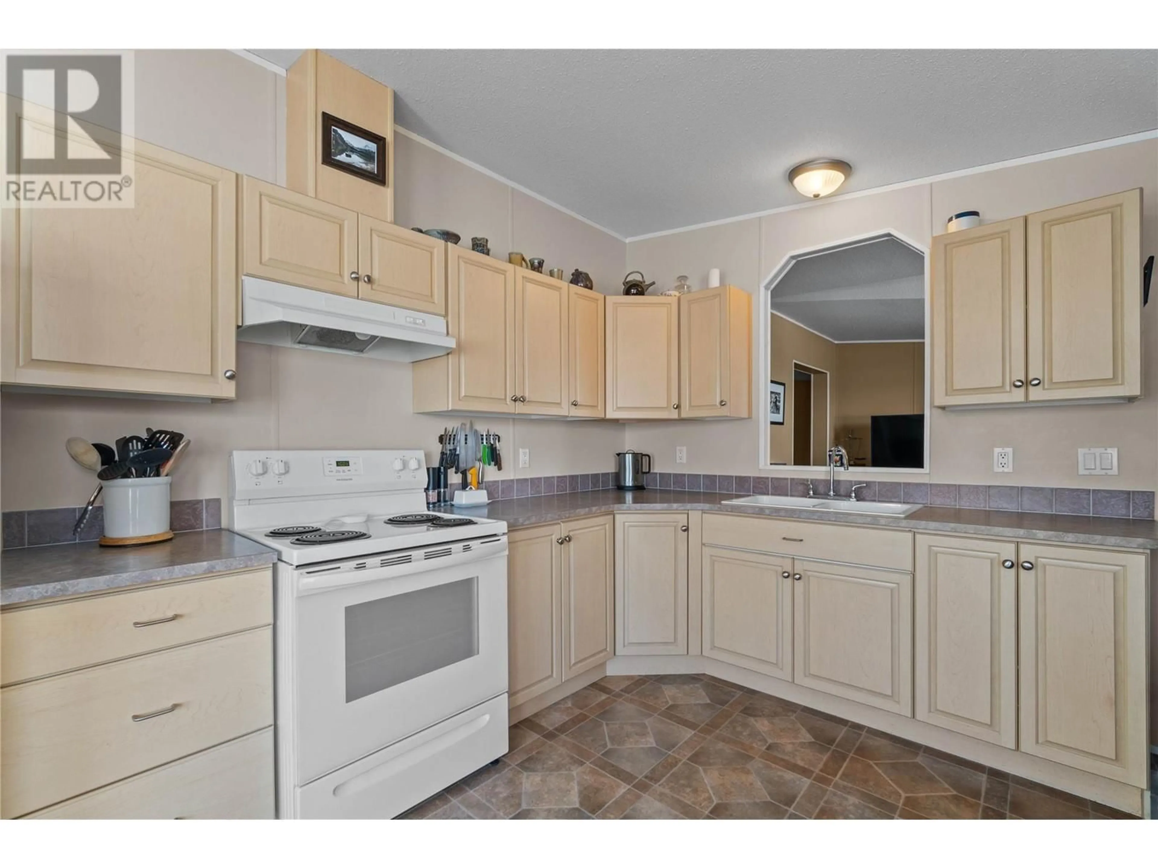 Standard kitchen, ceramic/tile floor for 900 10 Avenue SE Unit# 14, Salmon Arm British Columbia V1E2W6