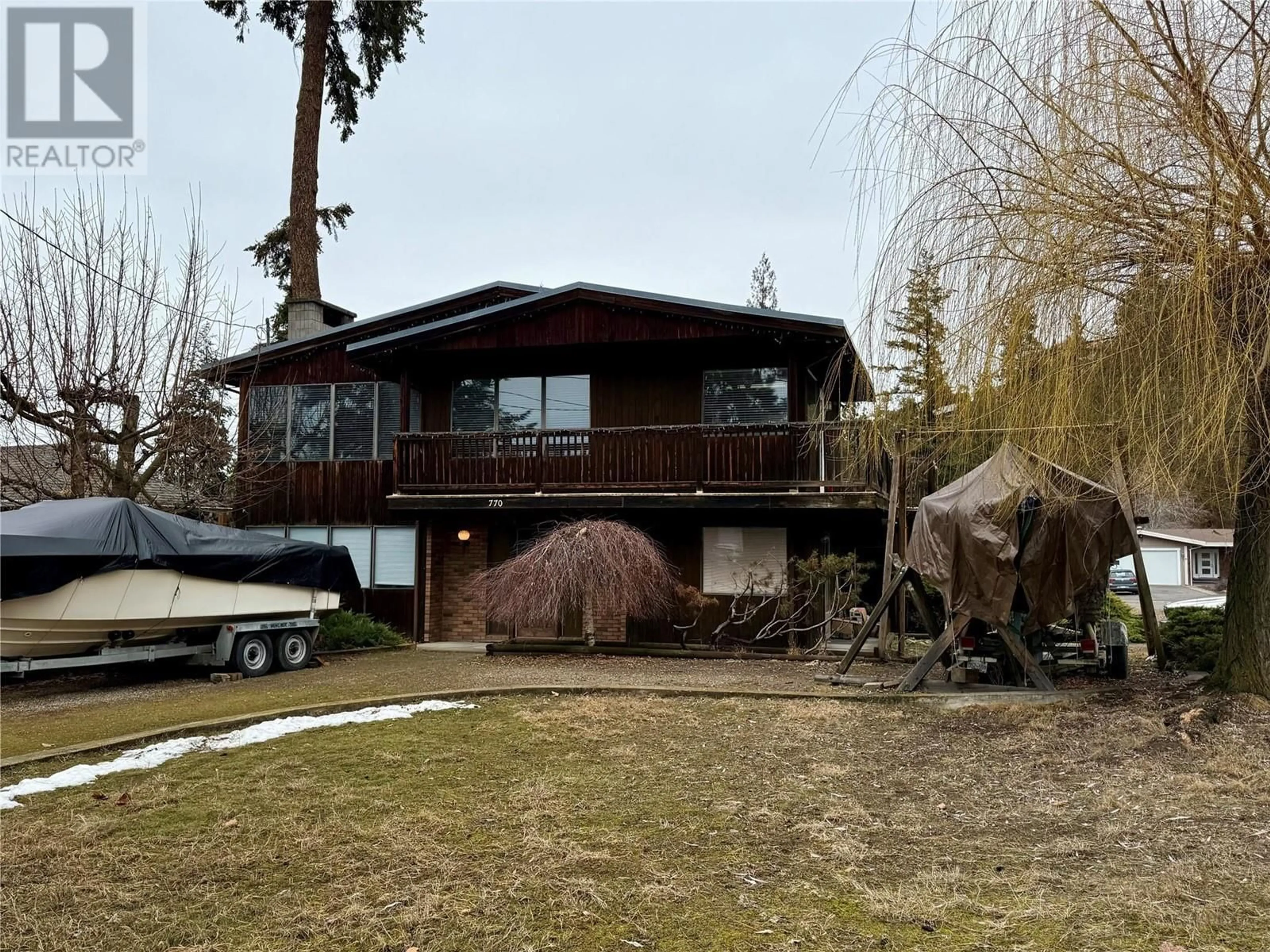 A pic from outside/outdoor area/front of a property/back of a property/a pic from drone, unknown for 770 Raymer Road, Kelowna British Columbia V1W1H8