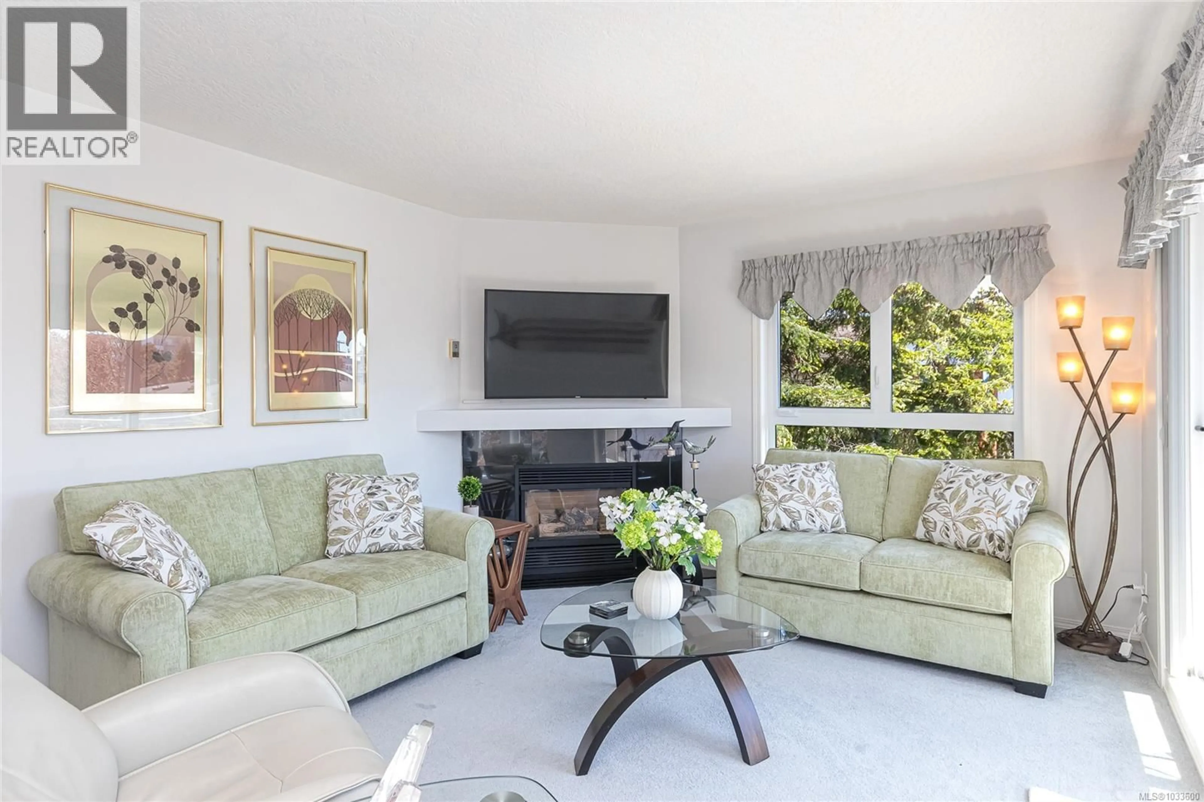 Living room with furniture, unknown for 311 - 9919 FOURTH STREET, Sidney British Columbia V8L2Z6