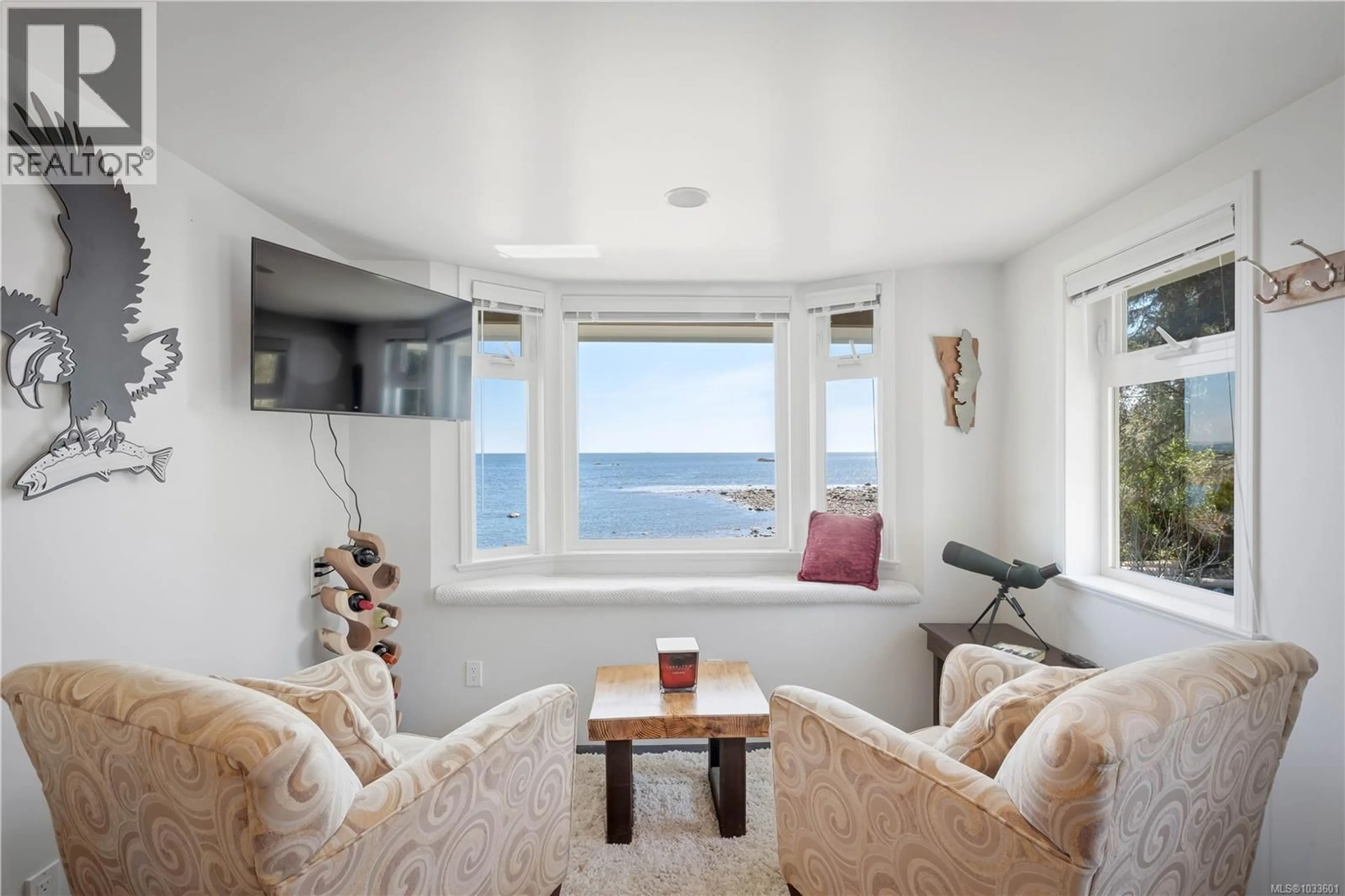 Living room with furniture, unknown for 1006 SEVENTH AVENUE, Ucluelet British Columbia V0R3A0