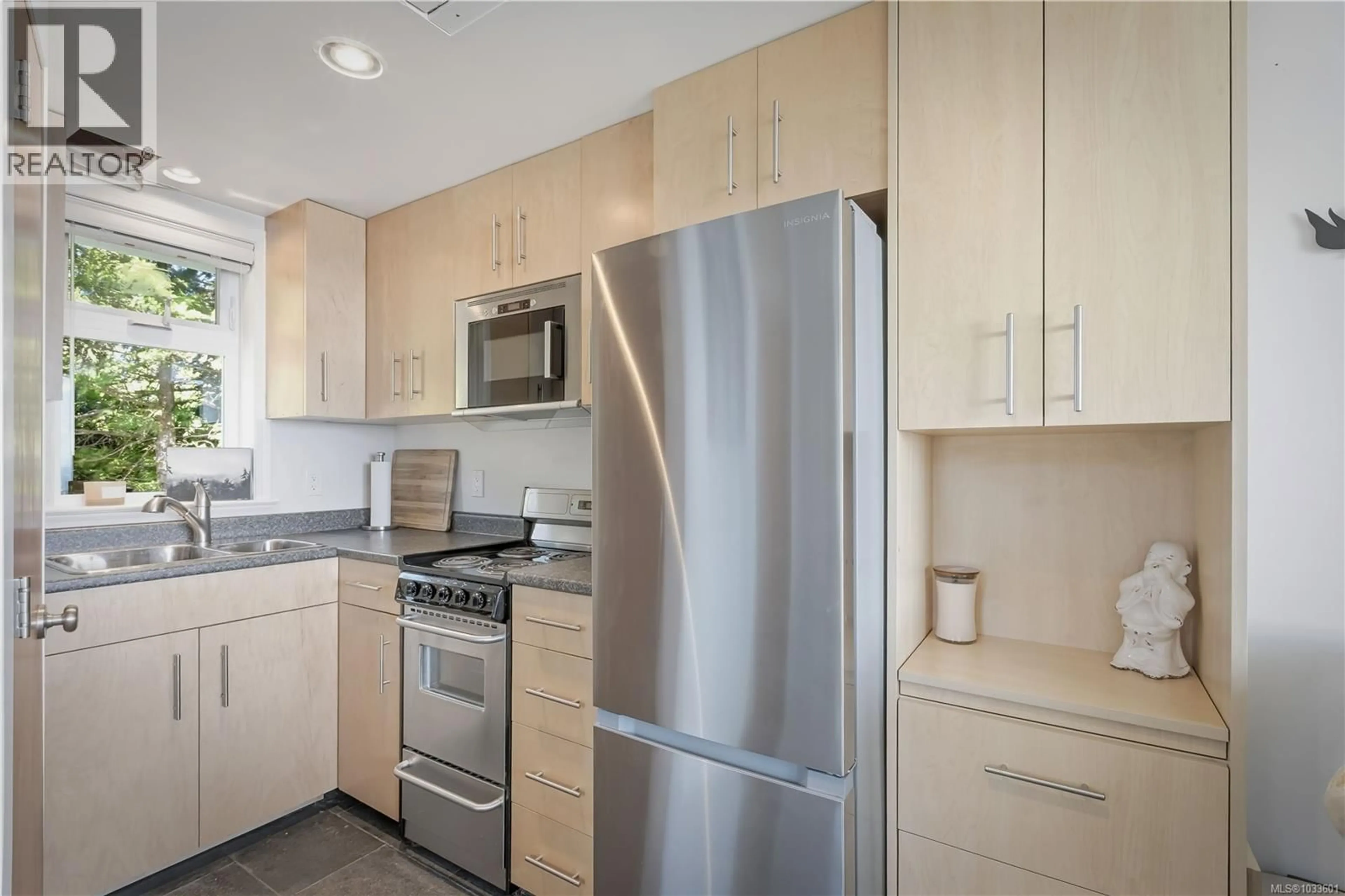 Standard kitchen, unknown for 1006 SEVENTH AVENUE, Ucluelet British Columbia V0R3A0