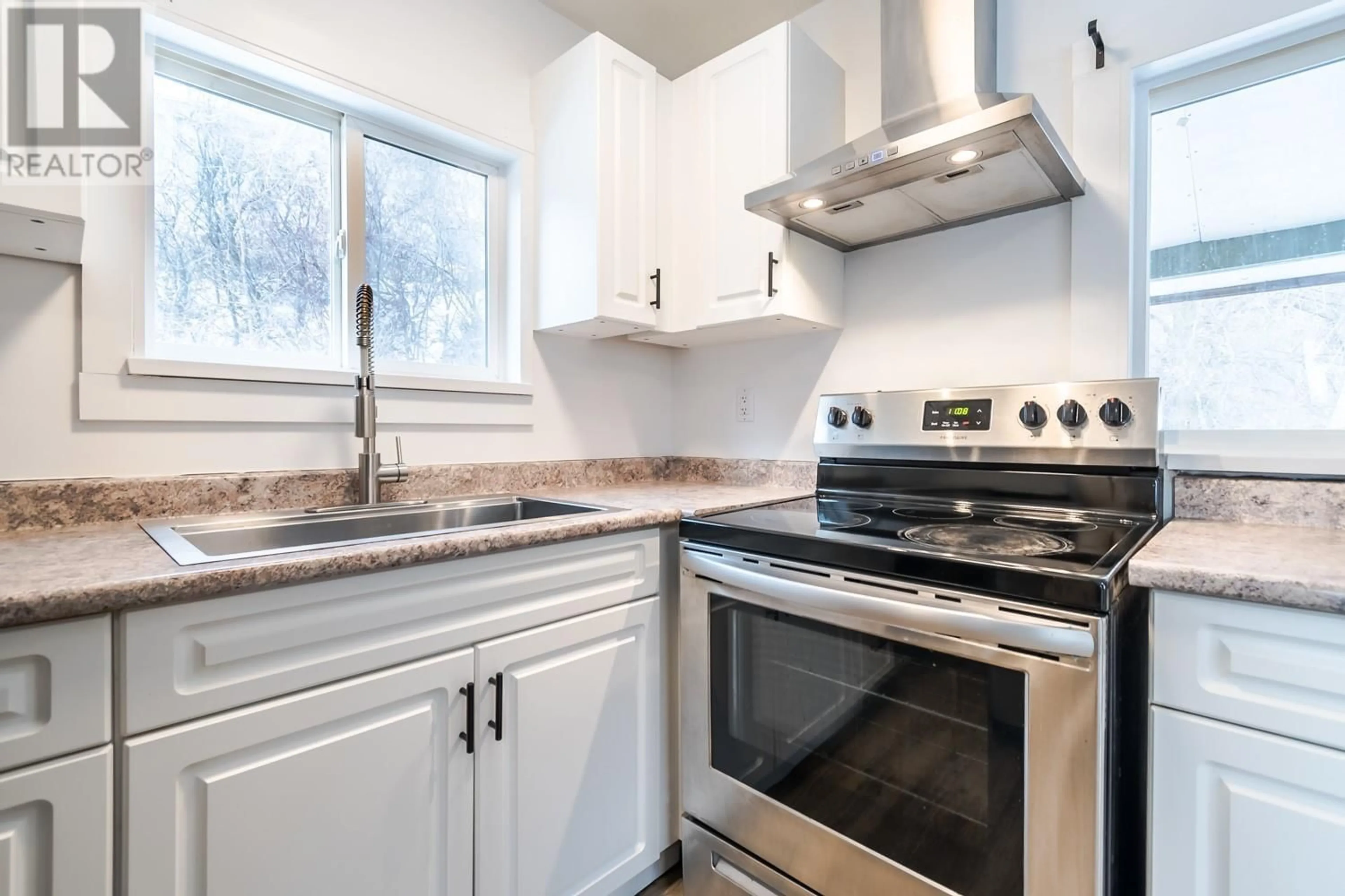 Standard kitchen, ceramic/tile floor for 771 FOSTER Drive, Lillooet British Columbia V0K1V0