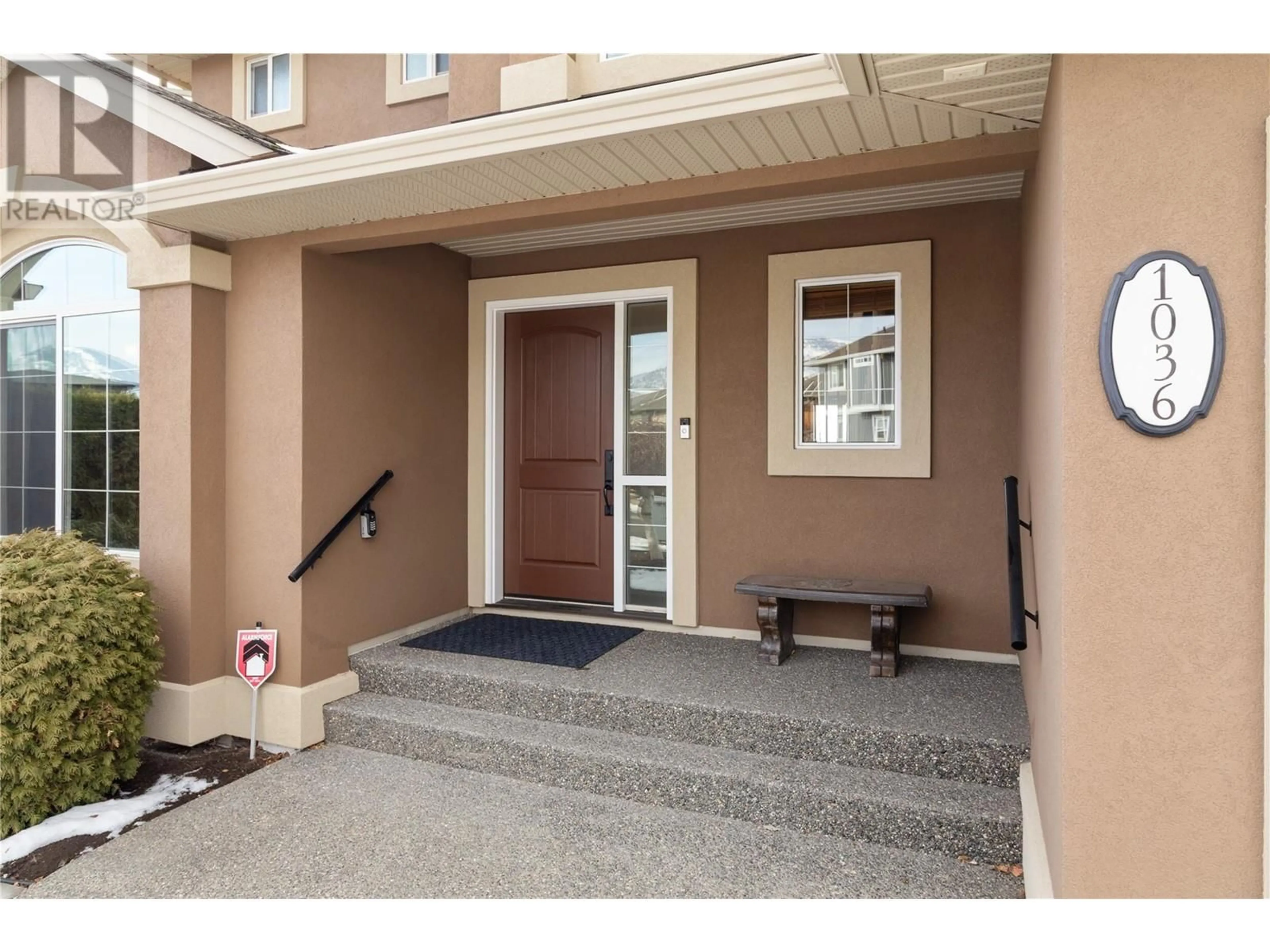 Indoor entryway for 1036 Quails Roost Court, Kamloops British Columbia V2B0C5