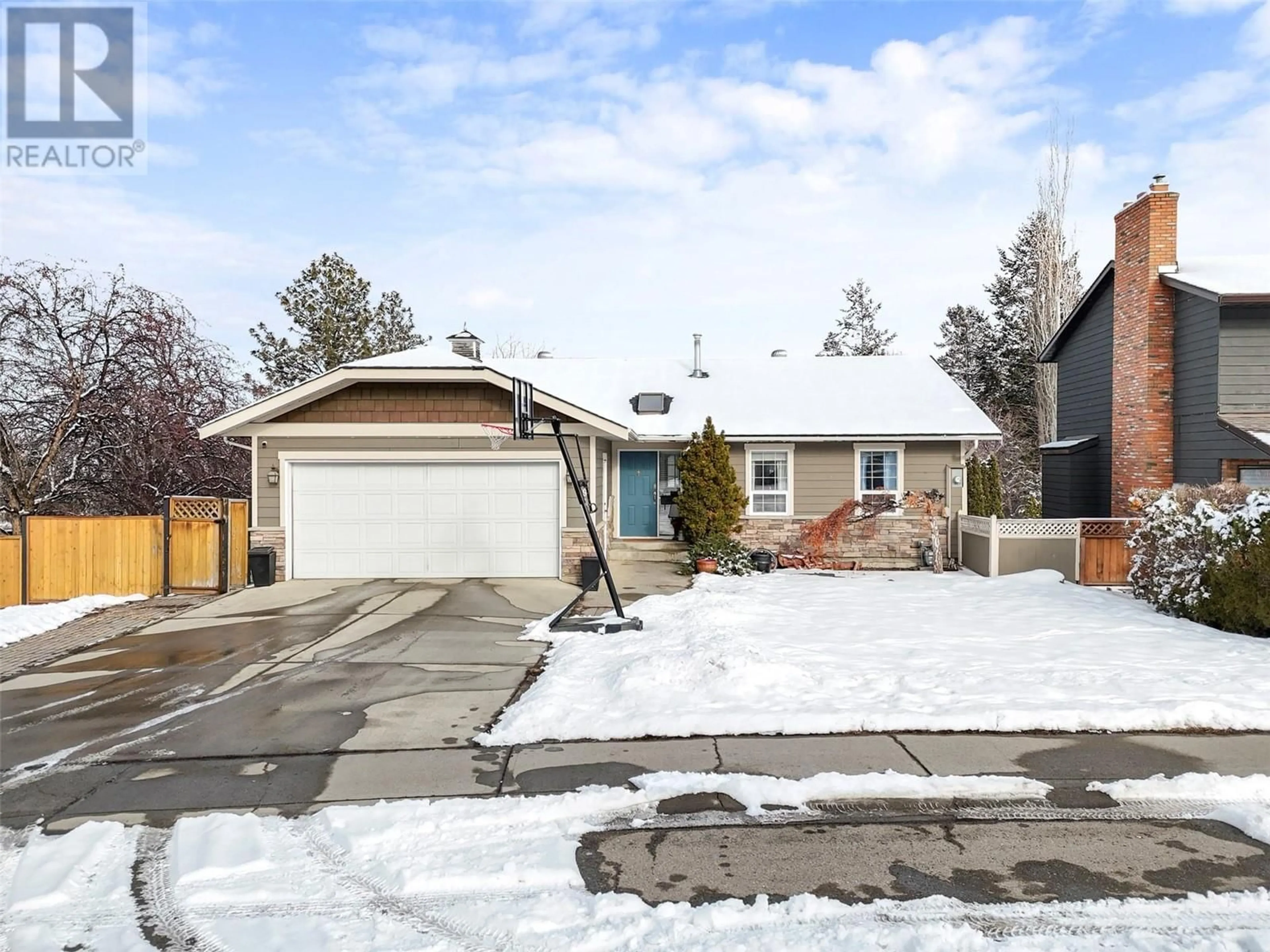 Home with vinyl exterior material, street for 194 Castle Towers Drive, Kamloops British Columbia V2E2C6