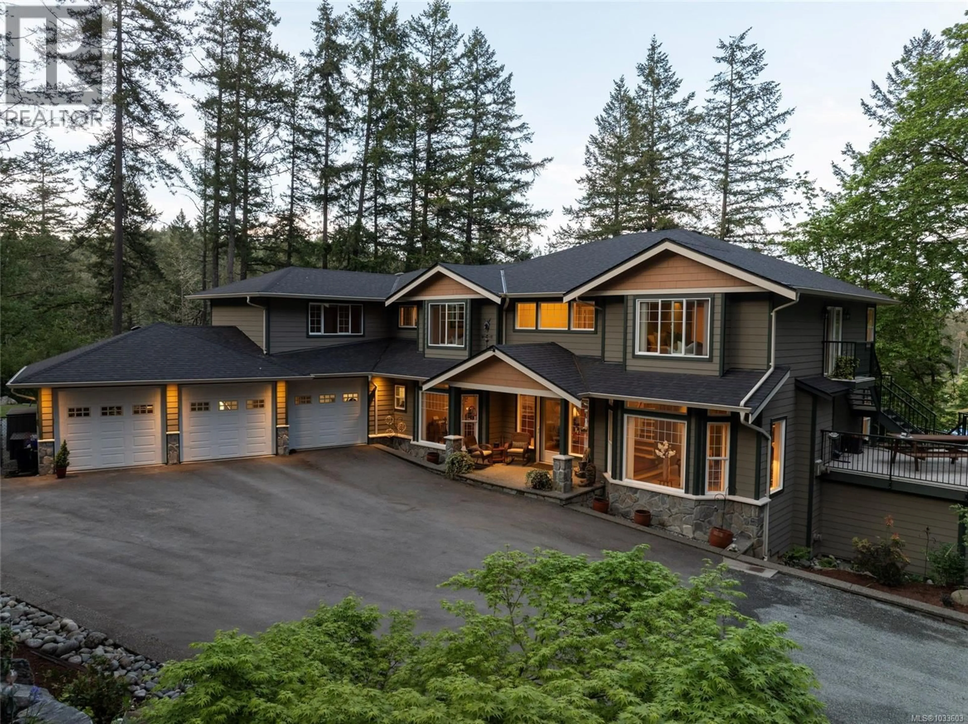A pic from outside/outdoor area/front of a property/back of a property/a pic from drone, mountain view for 376 VIADUCT AVENUE WEST, Saanich British Columbia V9E2B6