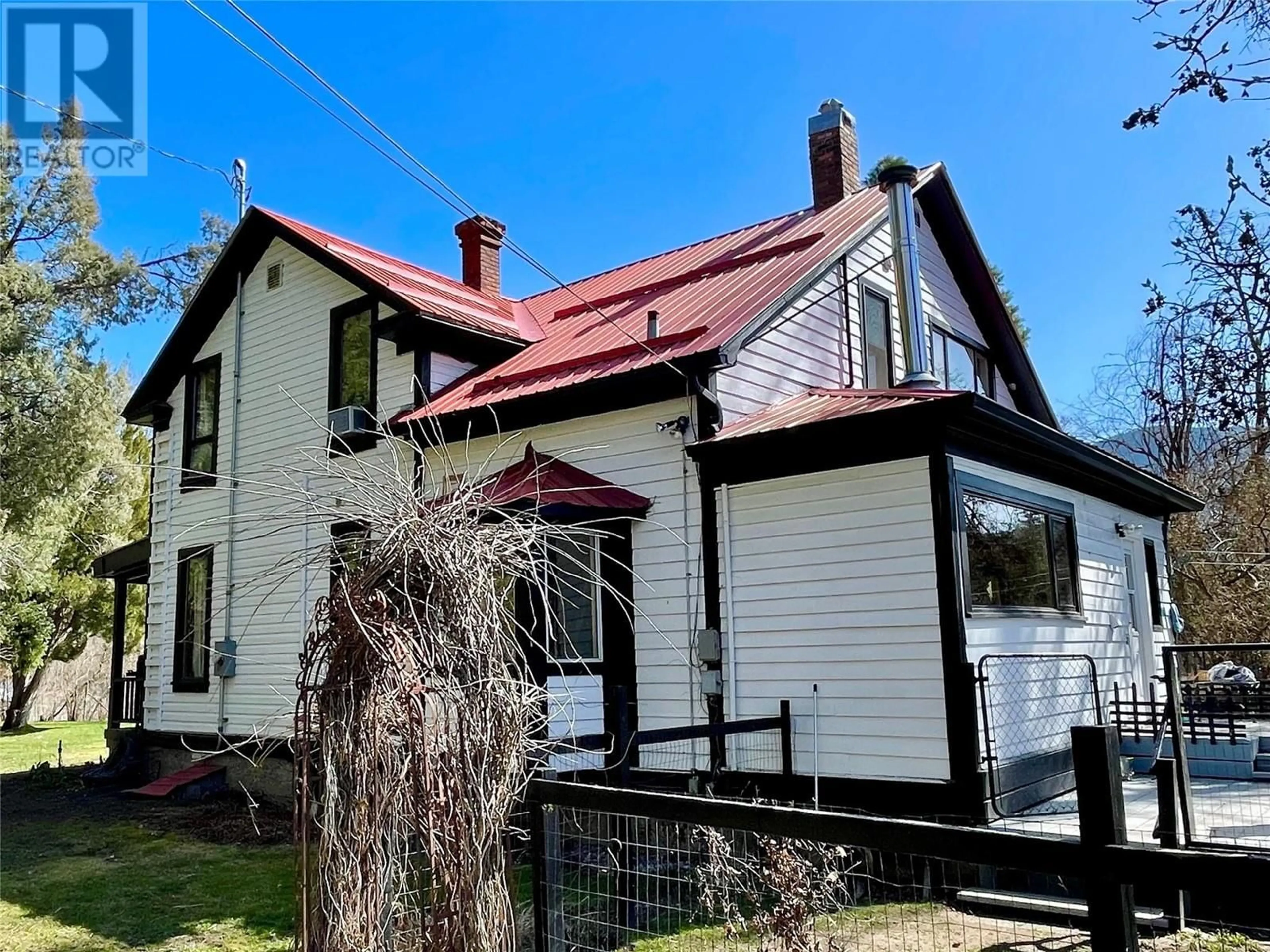 A pic from outside/outdoor area/front of a property/back of a property/a pic from drone, building for 2675 65 AVENUE, Grand Forks British Columbia V0H1H0