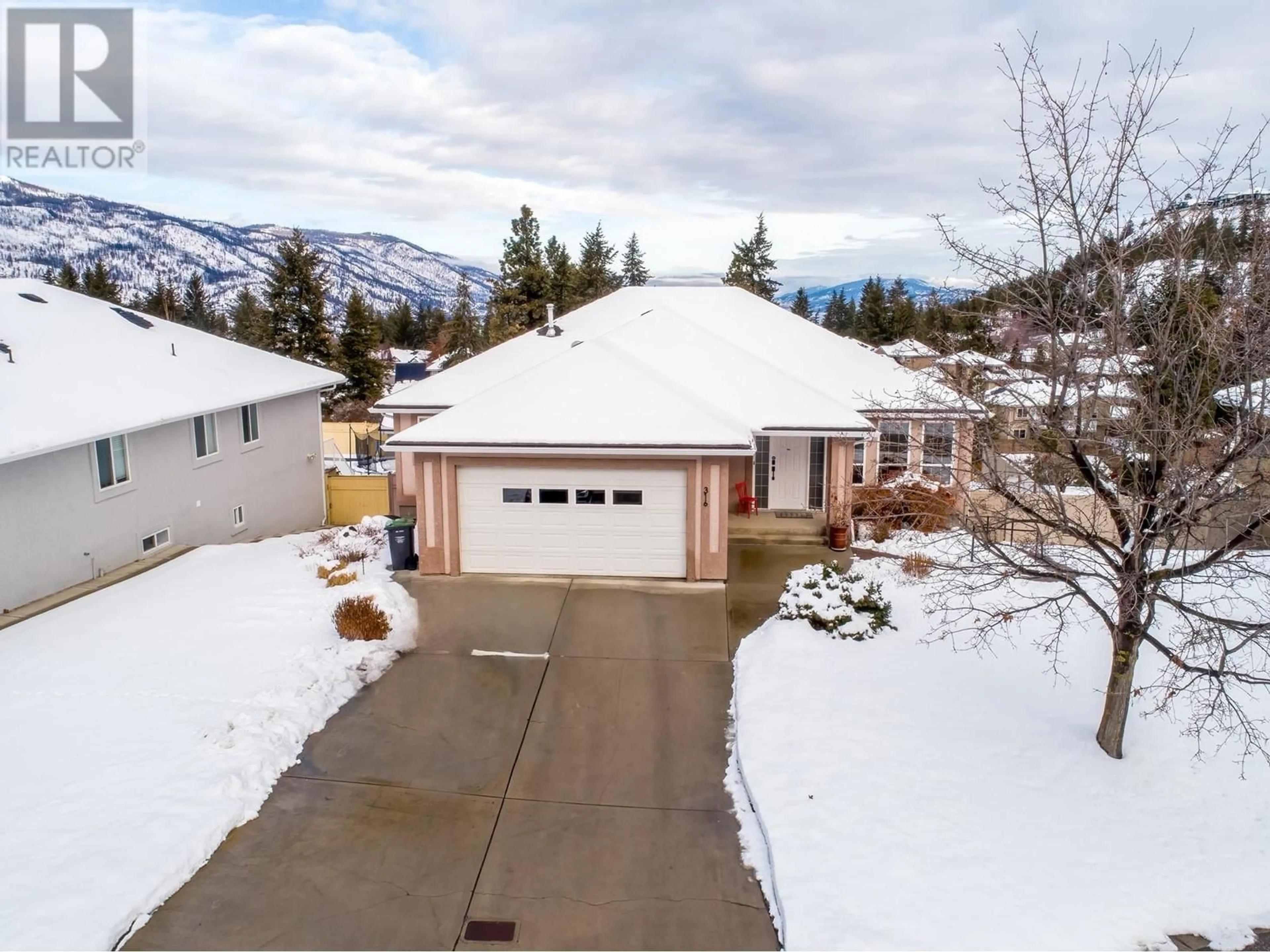 A pic from outside/outdoor area/front of a property/back of a property/a pic from drone, mountain view for 316 Woodcrest Court, Kelowna British Columbia V1V2L3