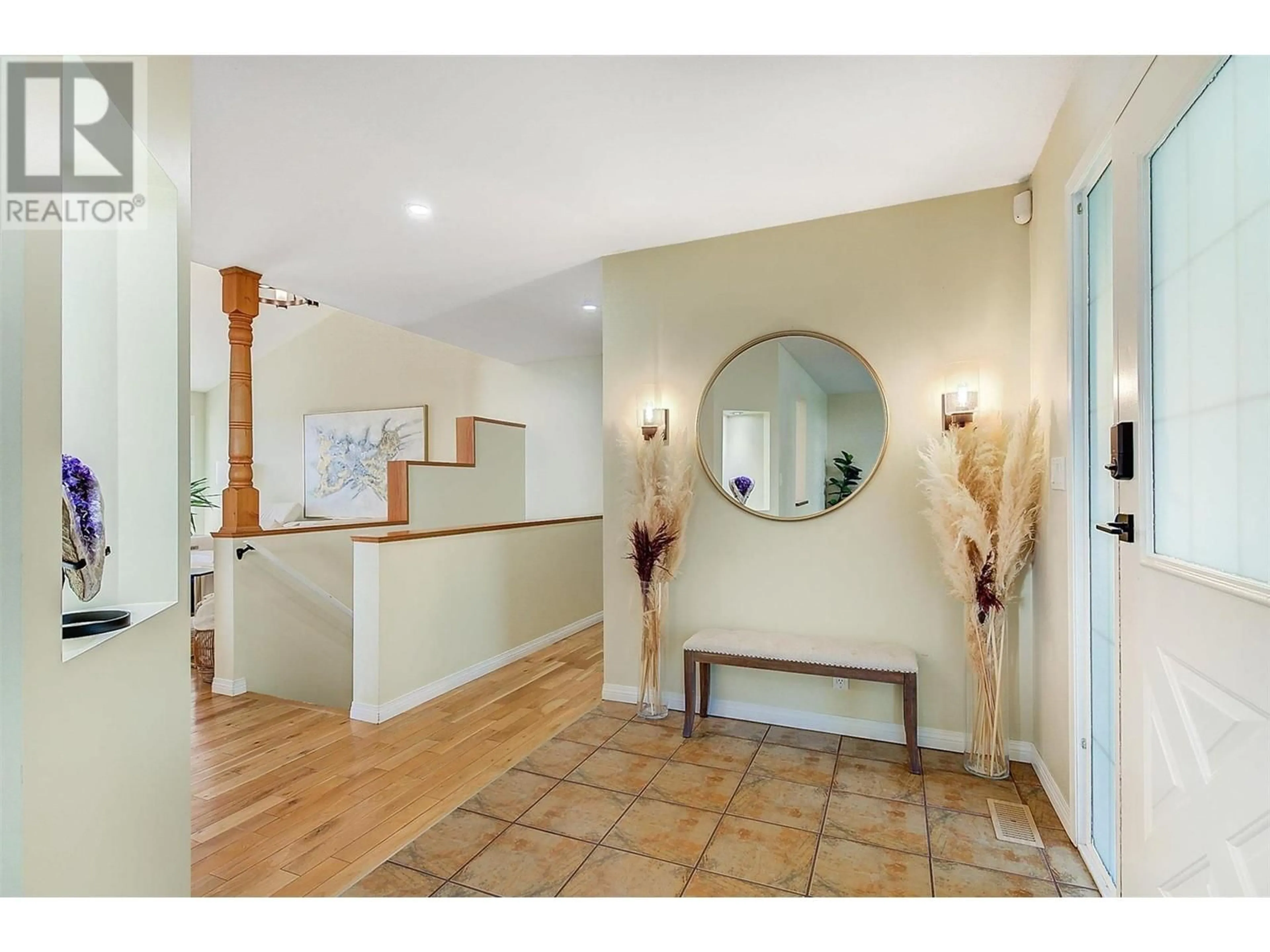 Indoor entryway for 3923 Lakevale Place, Kelowna British Columbia V1W3Z5