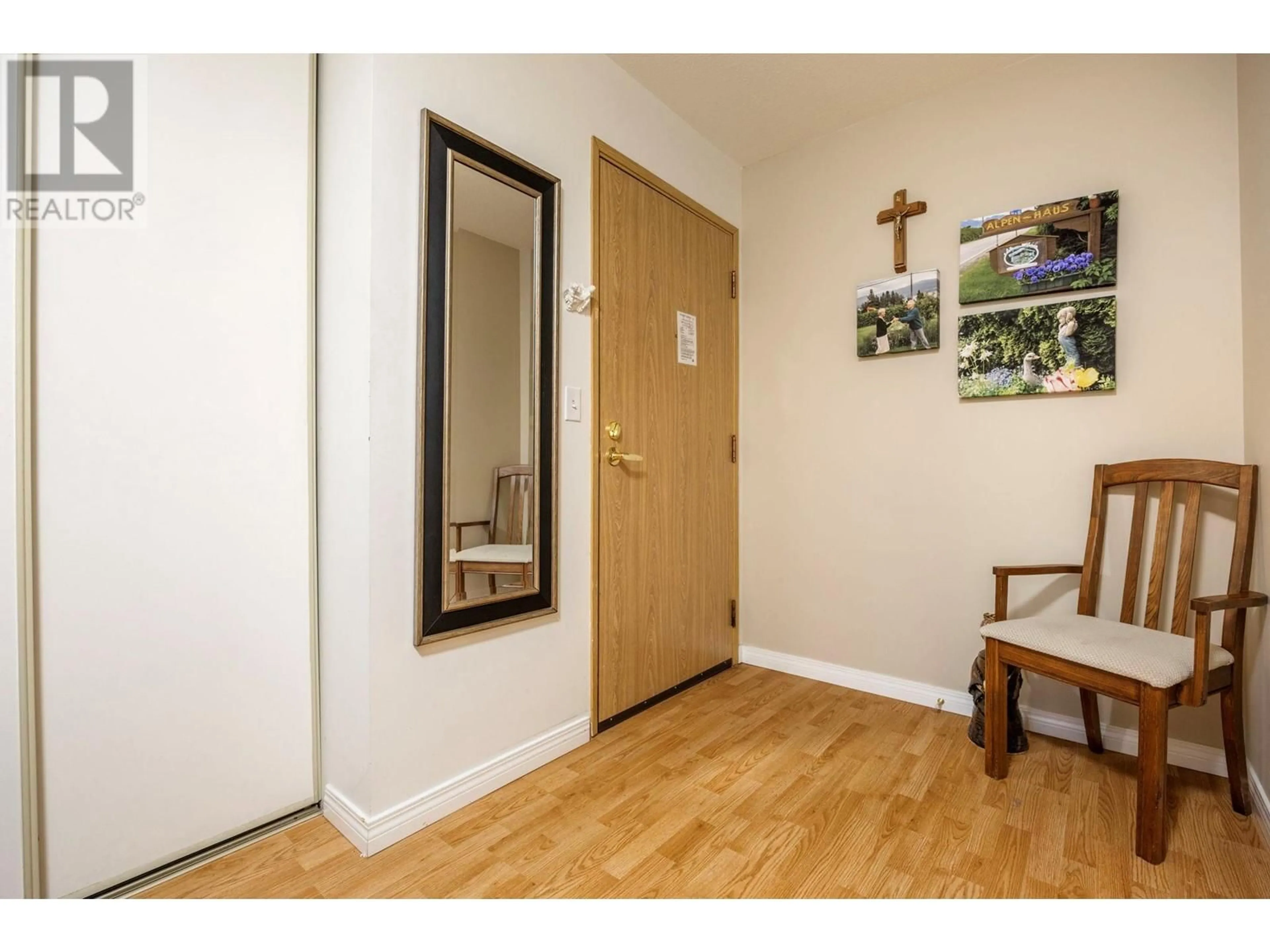 Indoor entryway for 1045 Sutherland Avenue Unit# 128, Kelowna British Columbia V1Y5Y1