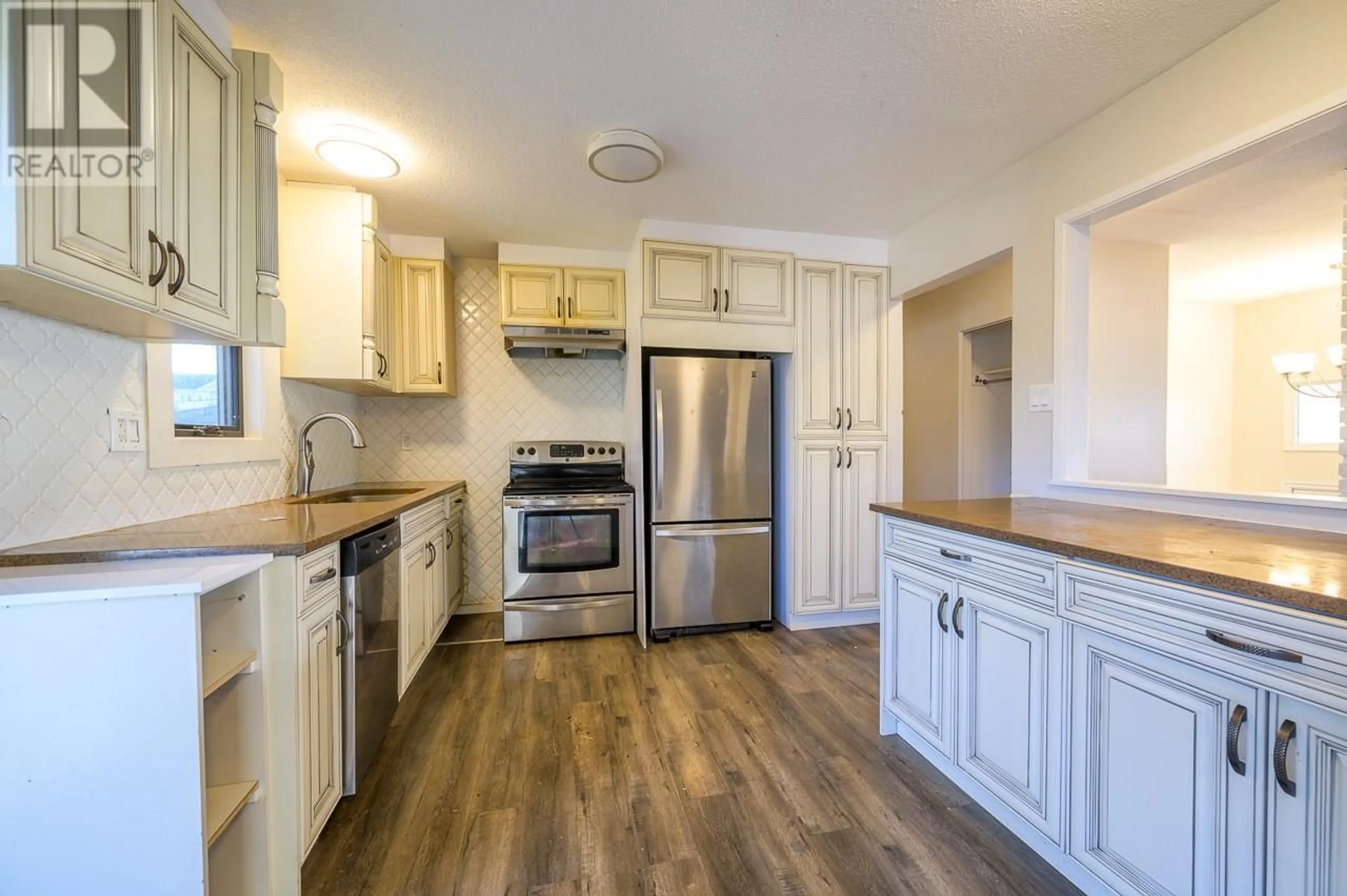 Open concept kitchen, wood/laminate floor for 1885 TRANQUILLE Road, Kamloops British Columbia V2B3M3