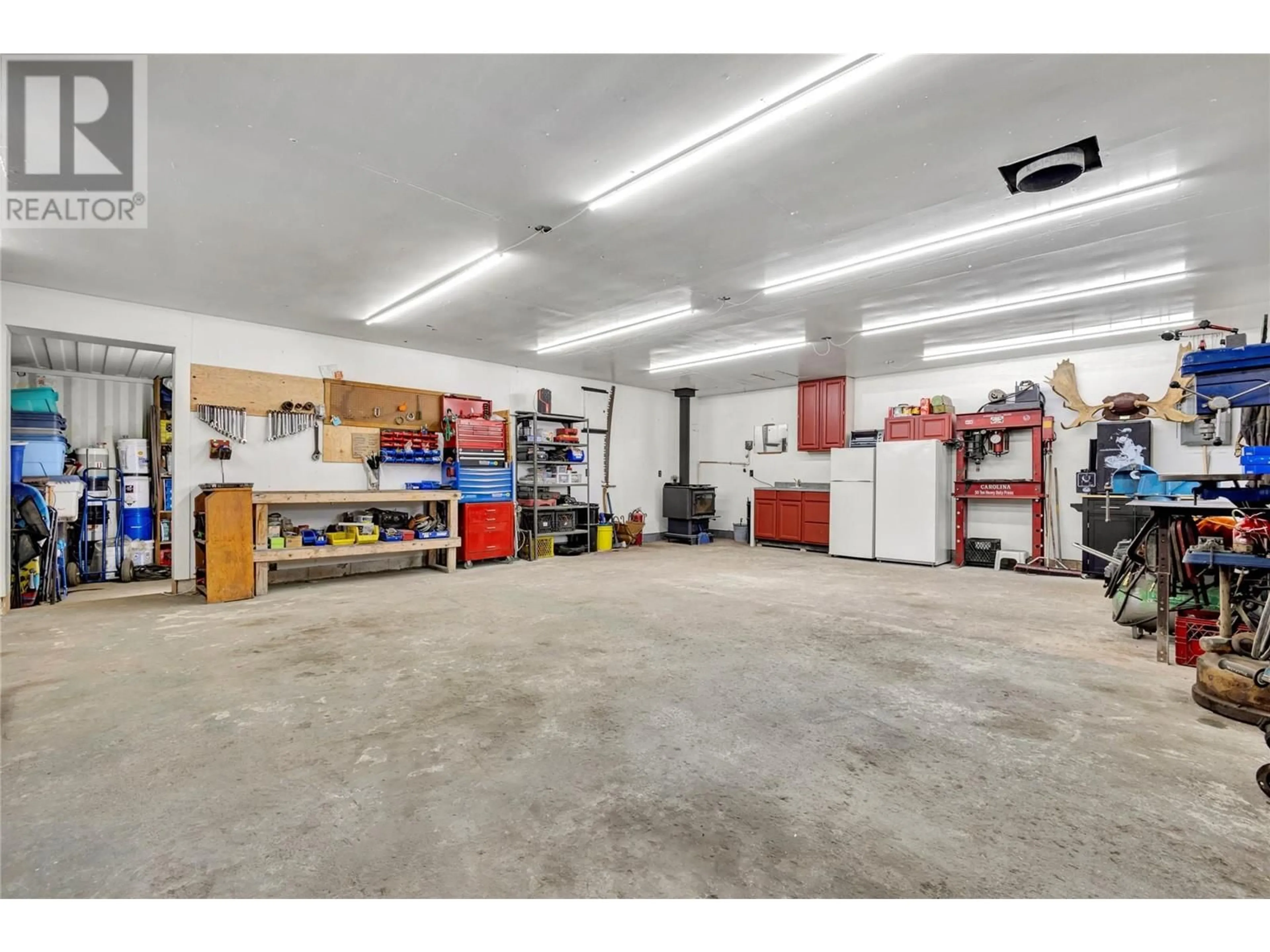 Indoor garage for 2140 Hadden Court, Kelowna British Columbia V1P1G8