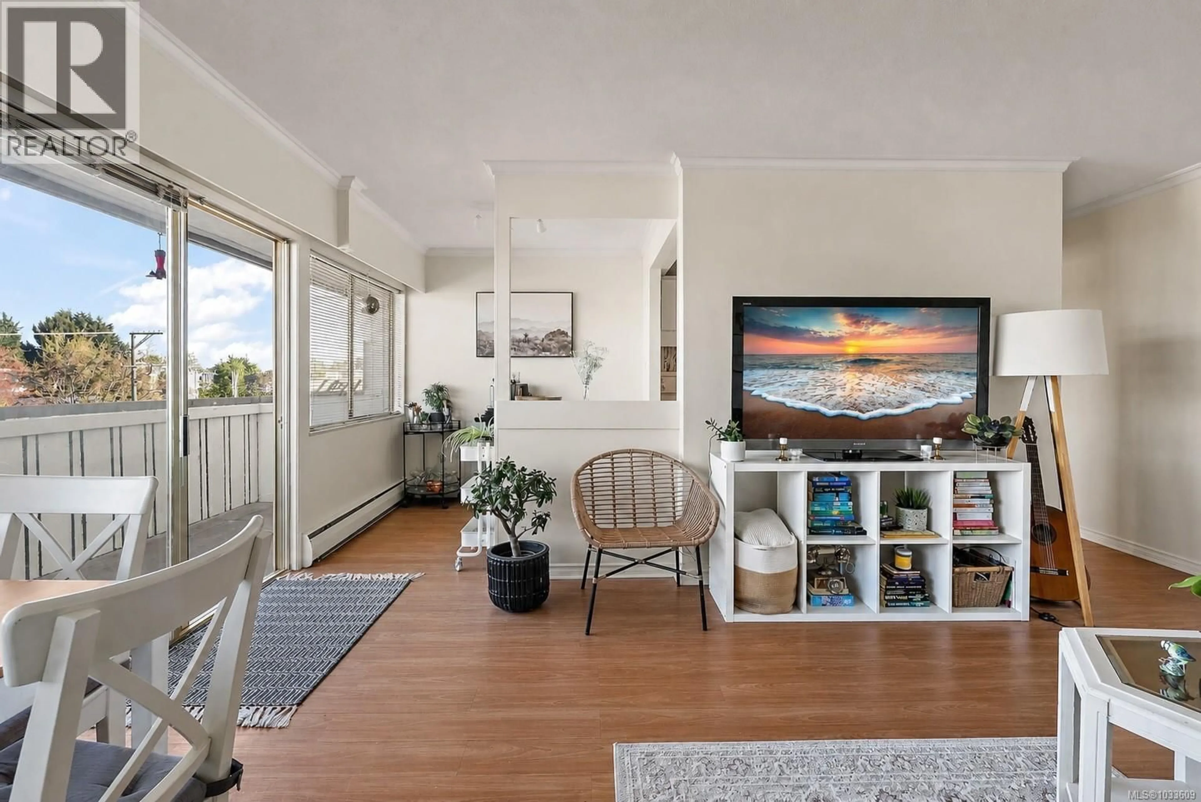 Living room with furniture, unknown for 309 - 964 HEYWOOD AVENUE, Victoria British Columbia V8V2Y5