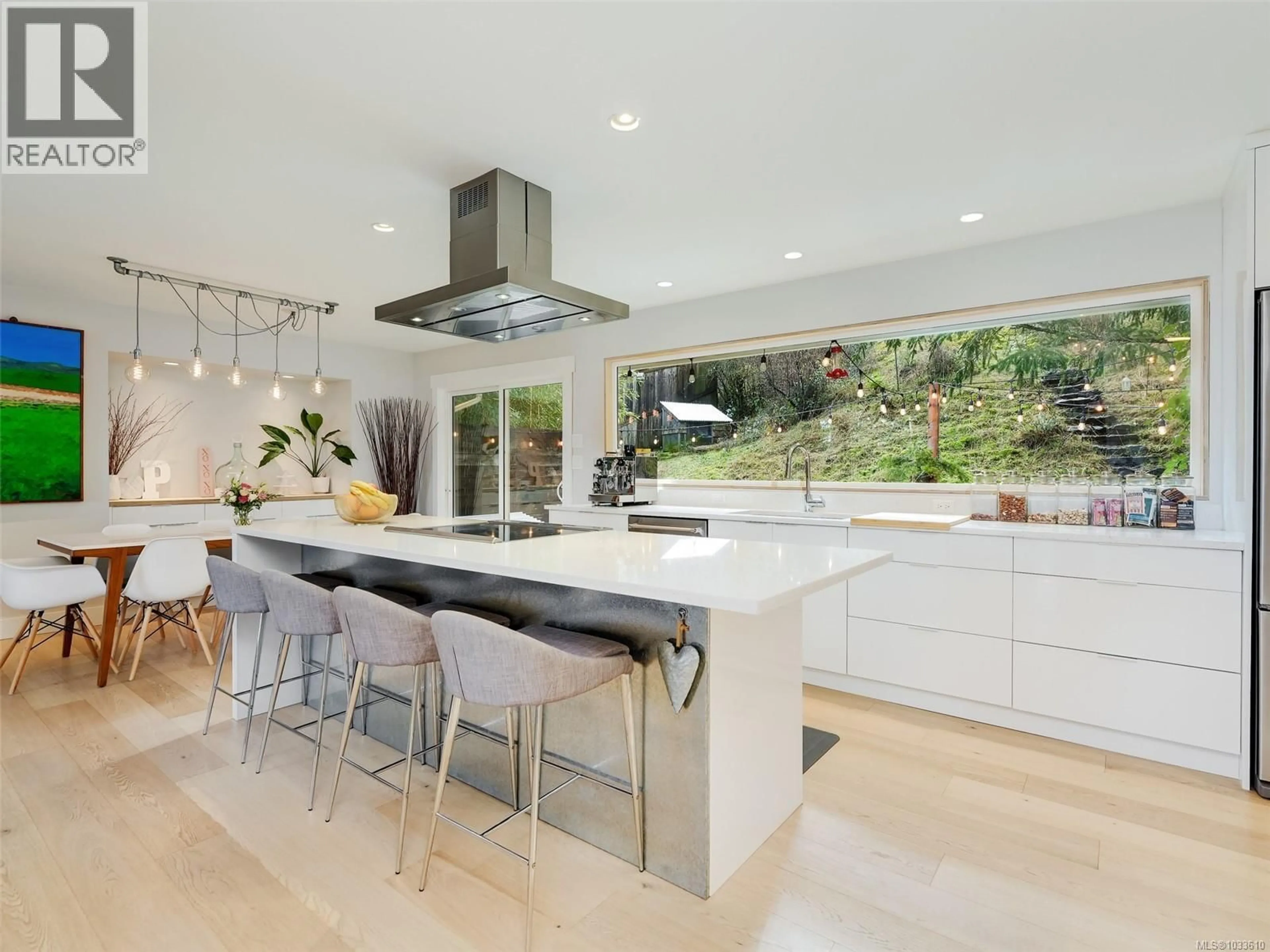 Contemporary kitchen, ceramic/tile floor for 775 DRUMMOND WAY, Colwood British Columbia V9C3R5