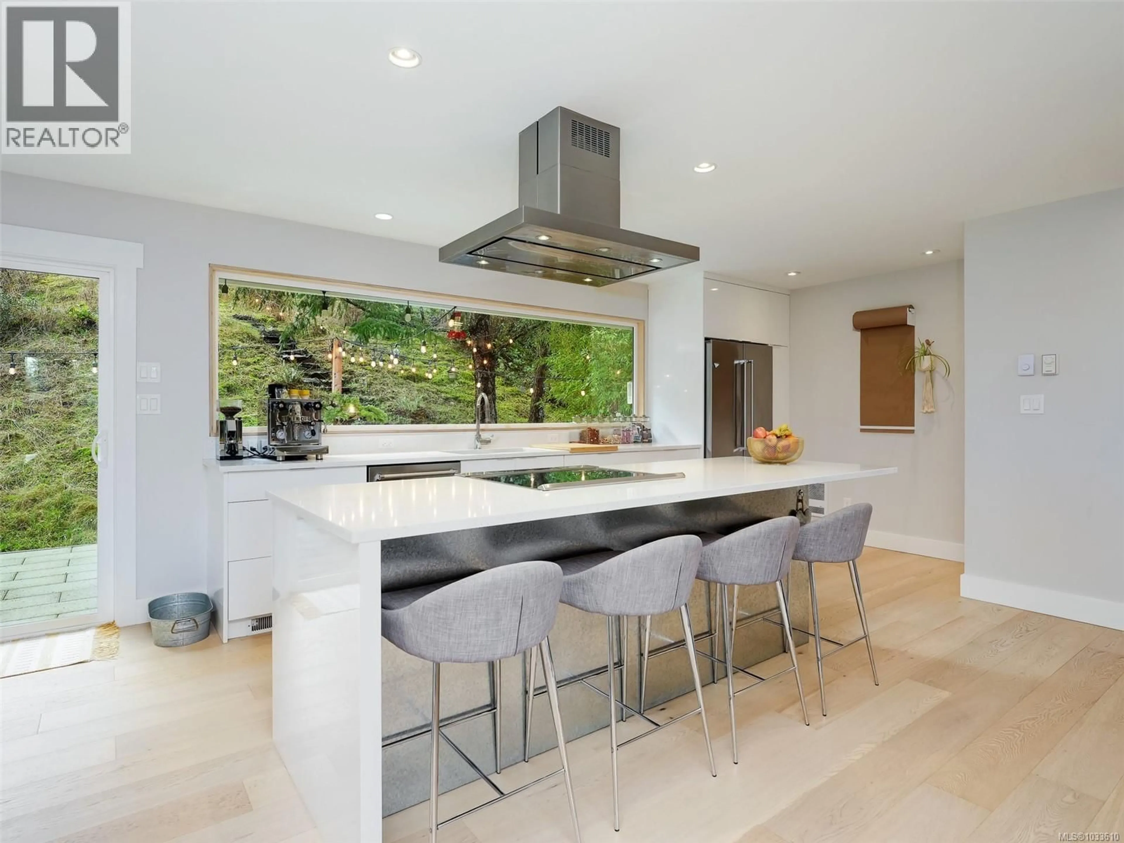 Contemporary kitchen, ceramic/tile floor for 775 DRUMMOND WAY, Colwood British Columbia V9C3R5