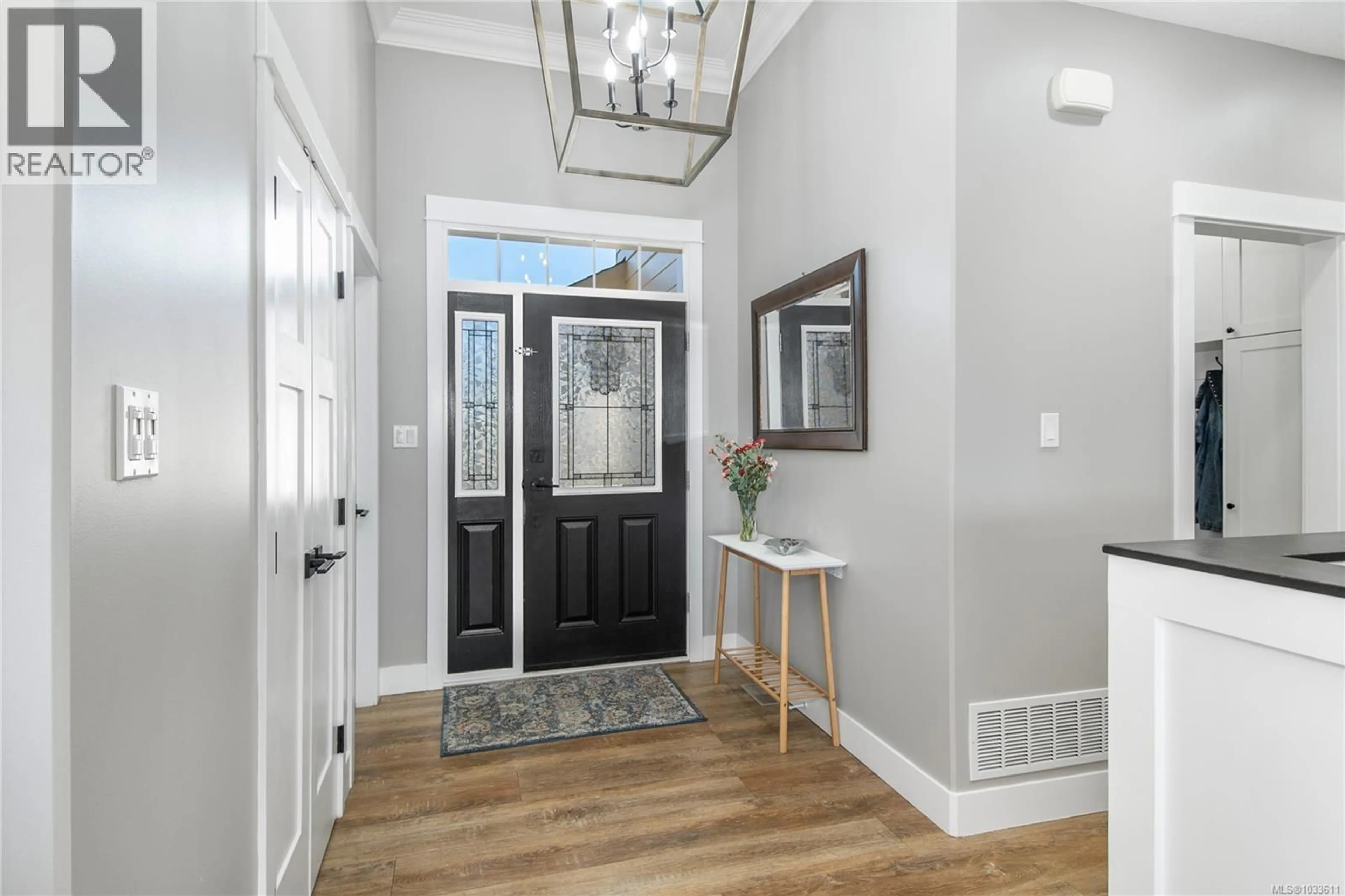 Indoor entryway for 760 TIMBERLINE DRIVE, Campbell River British Columbia V9H0A3