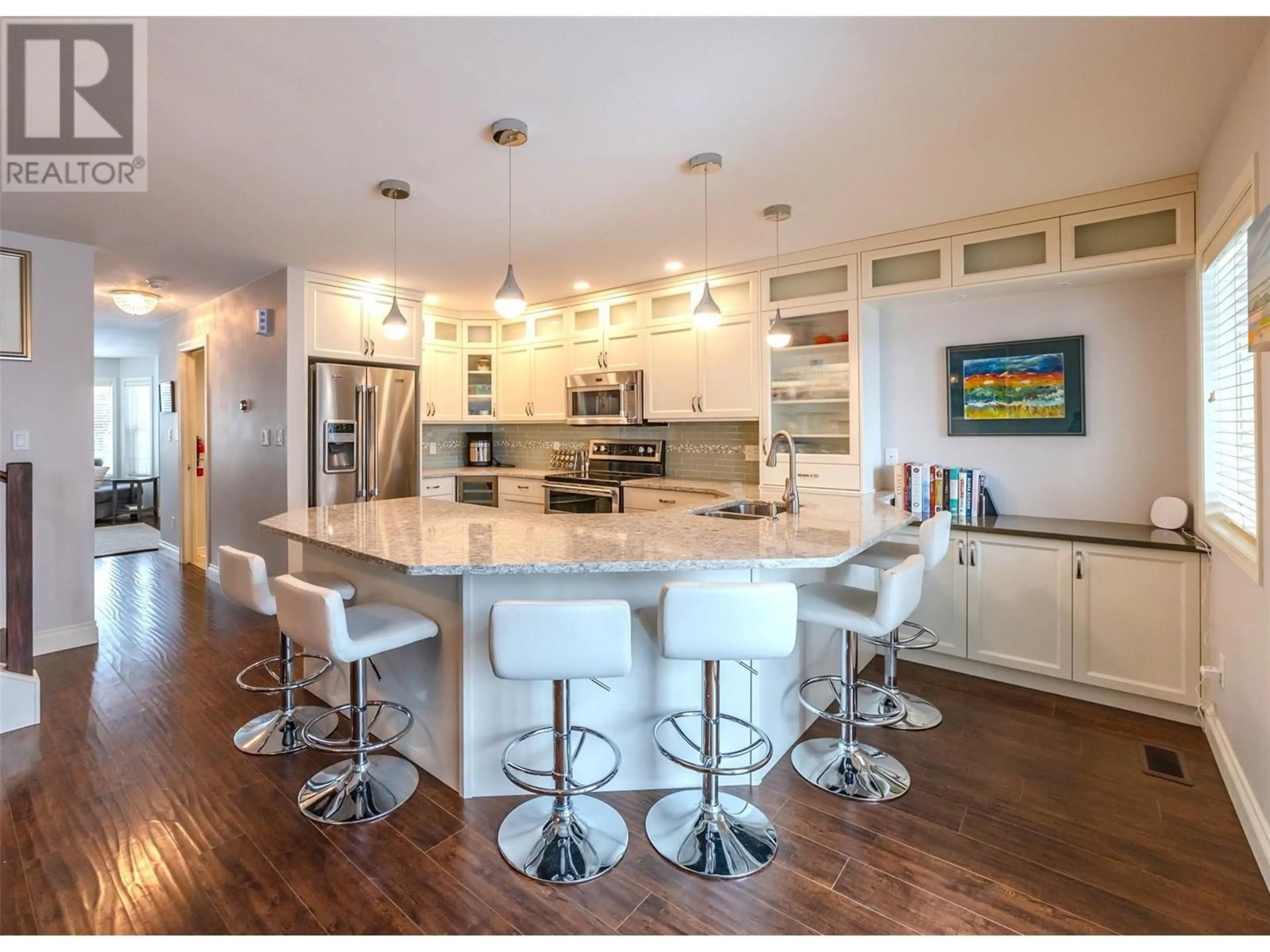 Open concept kitchen, wood/laminate floor for 101 - 336 VANCOUVER AVENUE, Penticton British Columbia V2A1A5