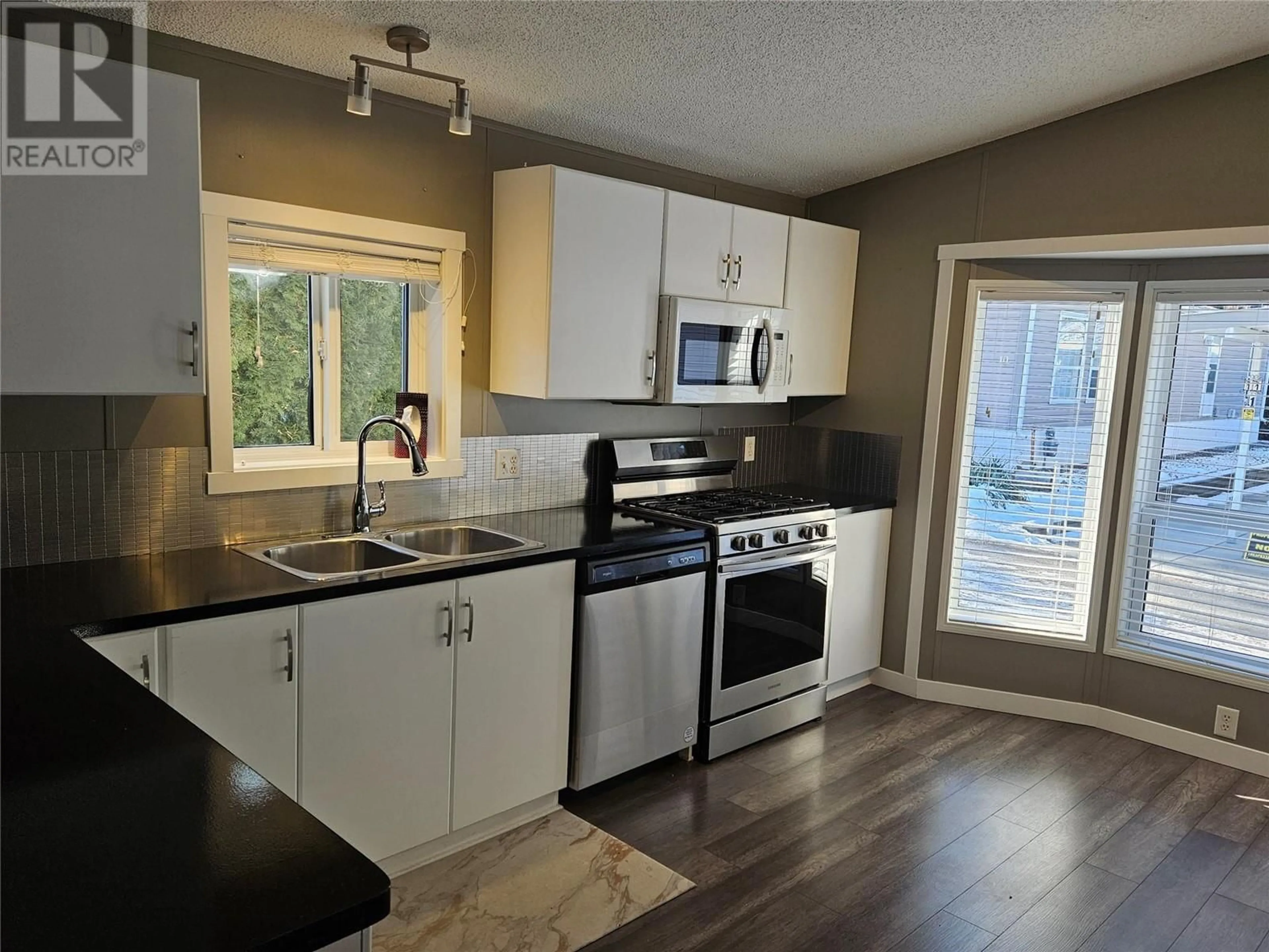 Open concept kitchen, wood/laminate floor for 8 - 1518 HWY 3A OTHER, Keremeos British Columbia V0X1N6