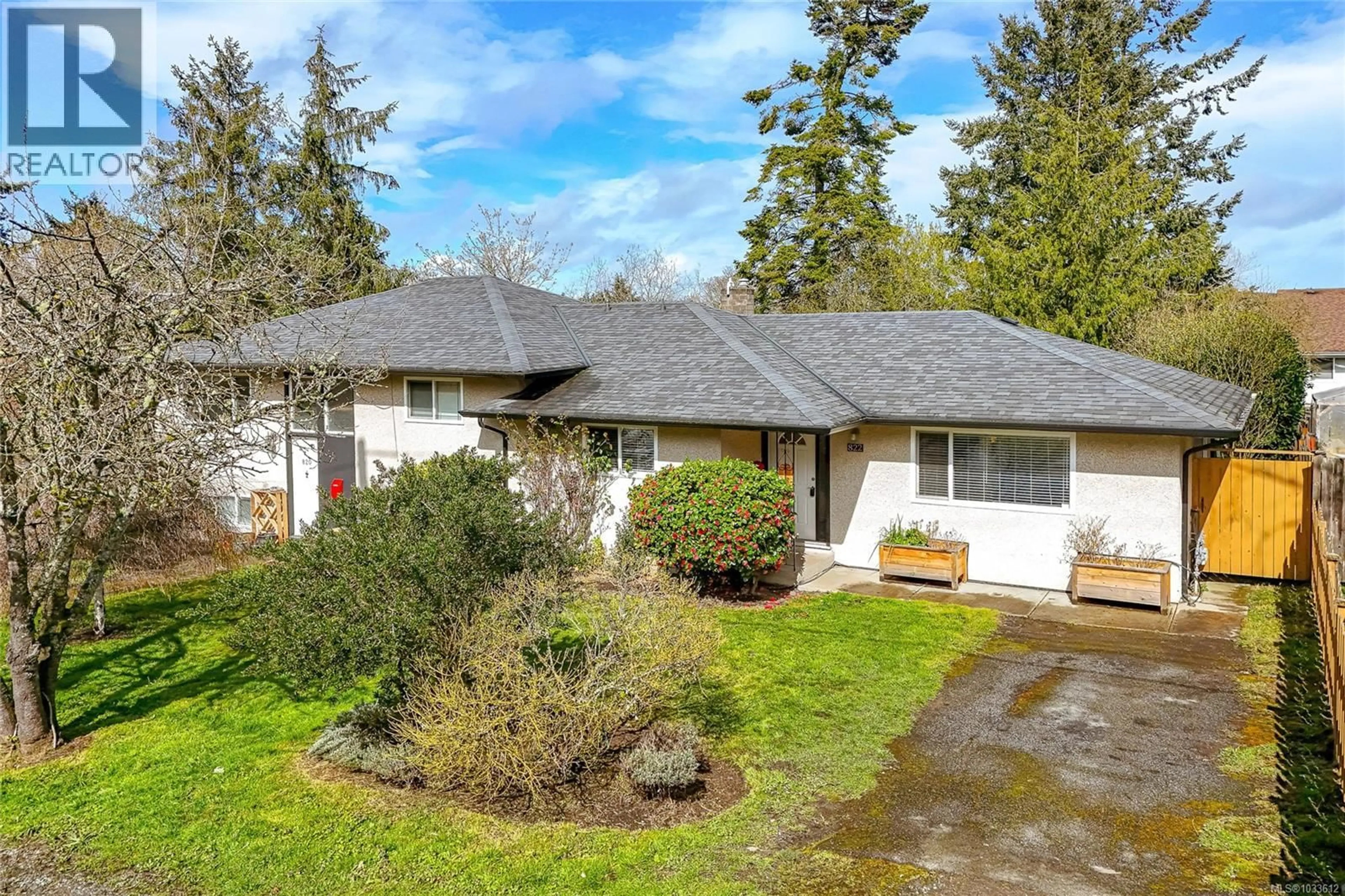 A pic from outside/outdoor area/front of a property/back of a property/a pic from drone, street for 820-822 LESLIE DRIVE, Saanich British Columbia V8X2Y4