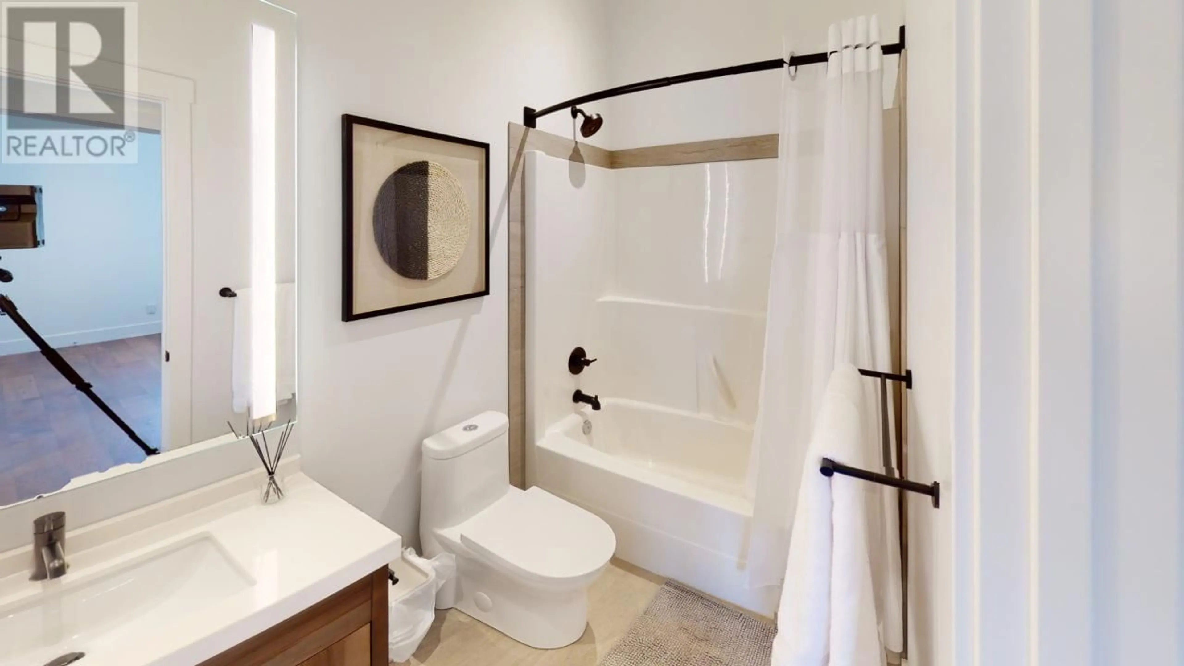 Standard bathroom, ceramic/tile floor for 7291 PROSPECTOR Avenue Unit# 105, Radium Hot Springs British Columbia V0A1M0